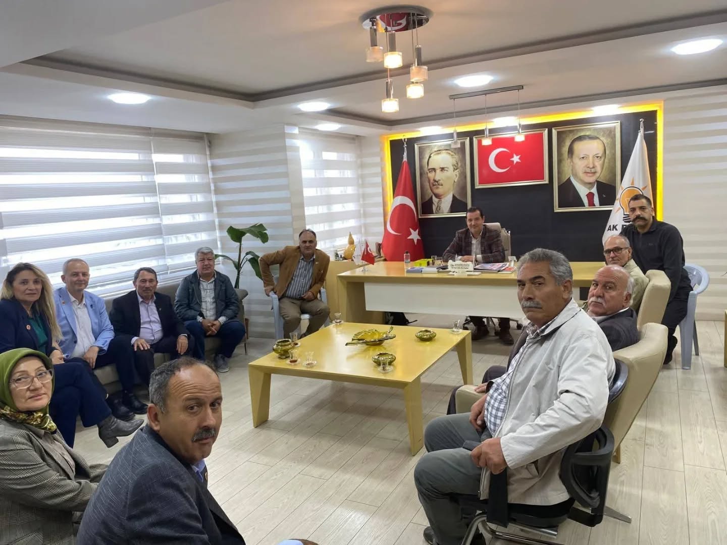 Baskan Kendirlioglu Muhtarlarla Bulustu 612310 Ea4Ef491D44Fe37B9D6Fbee2D6847C78