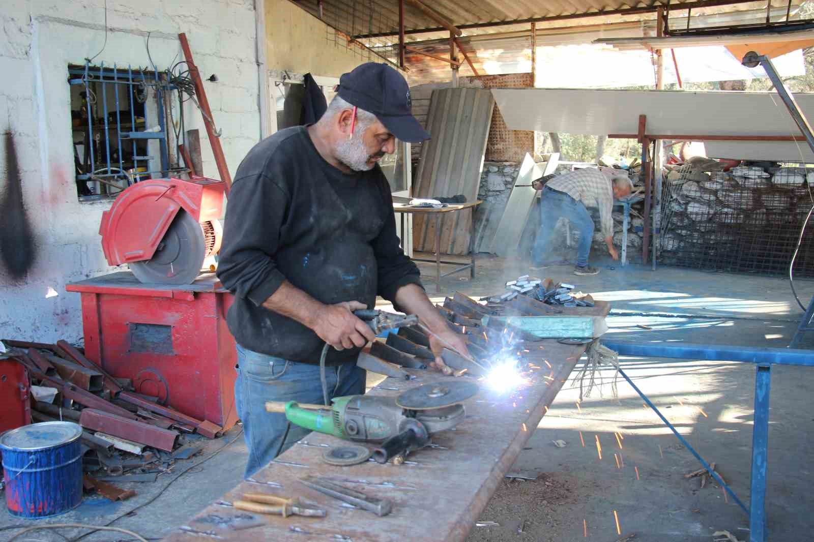 Bozulan Tarim Aletlerini Tamir Ederek Yeniden Kullanima Sunuyor D587223E053361E80F0Af373B6603E8A