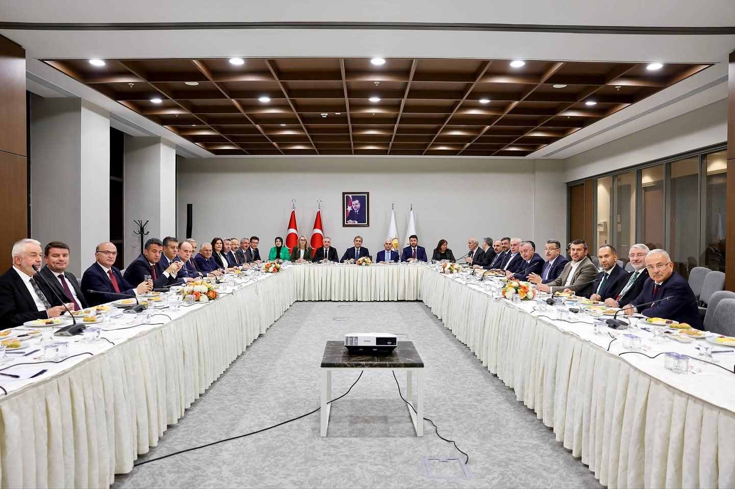 Cercioglu Ankarada Ak Partili Baskanlarla Bulustu 613380 52210B2F18Ccdbca0B3Eb99F79F970Dd