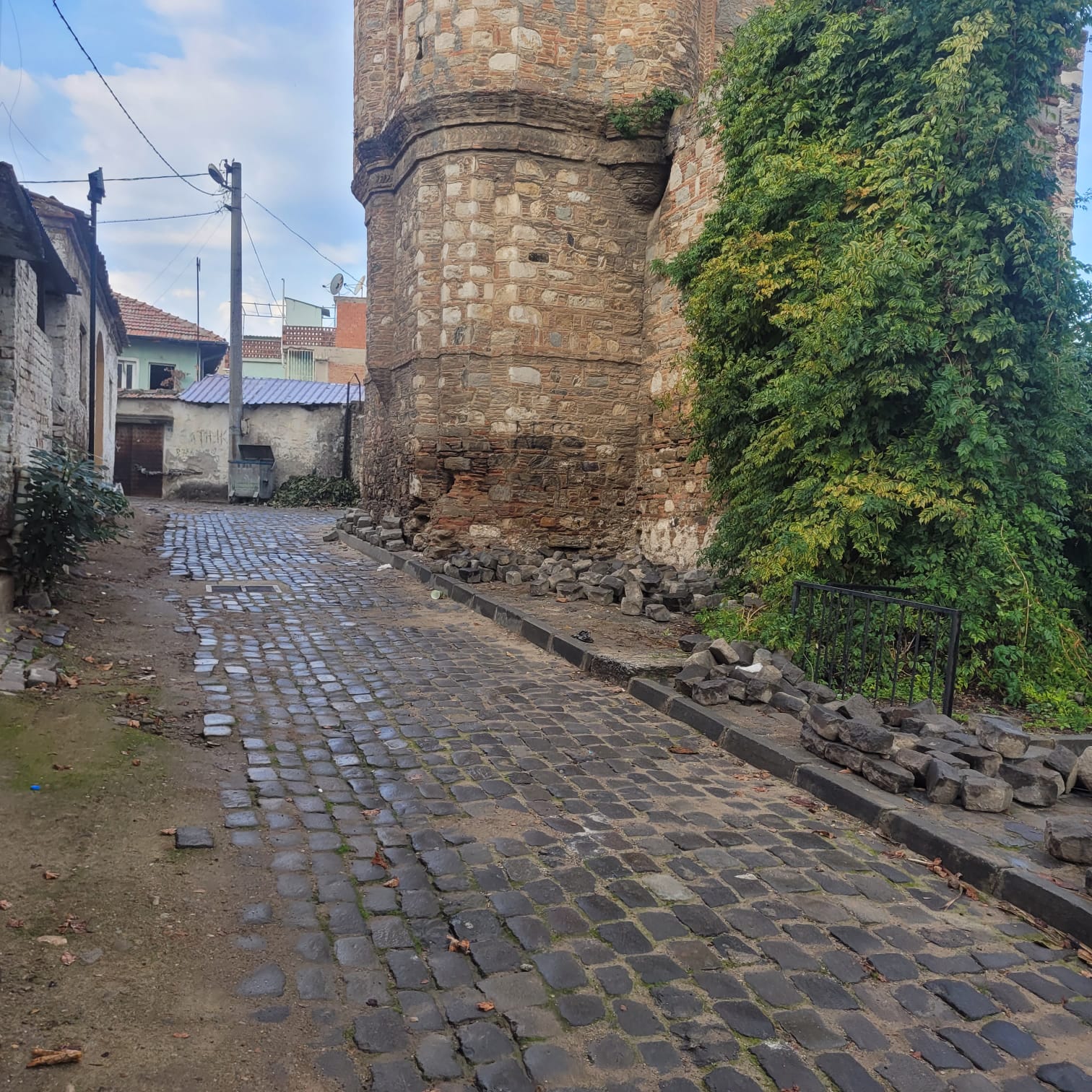 Cihanoglu Kulesinin Cevresi Tepki Cekiyor Kocarlinin Imaji Zedeleniyor 612670 57186D92De84A65B95E7B473Ef87Cf46