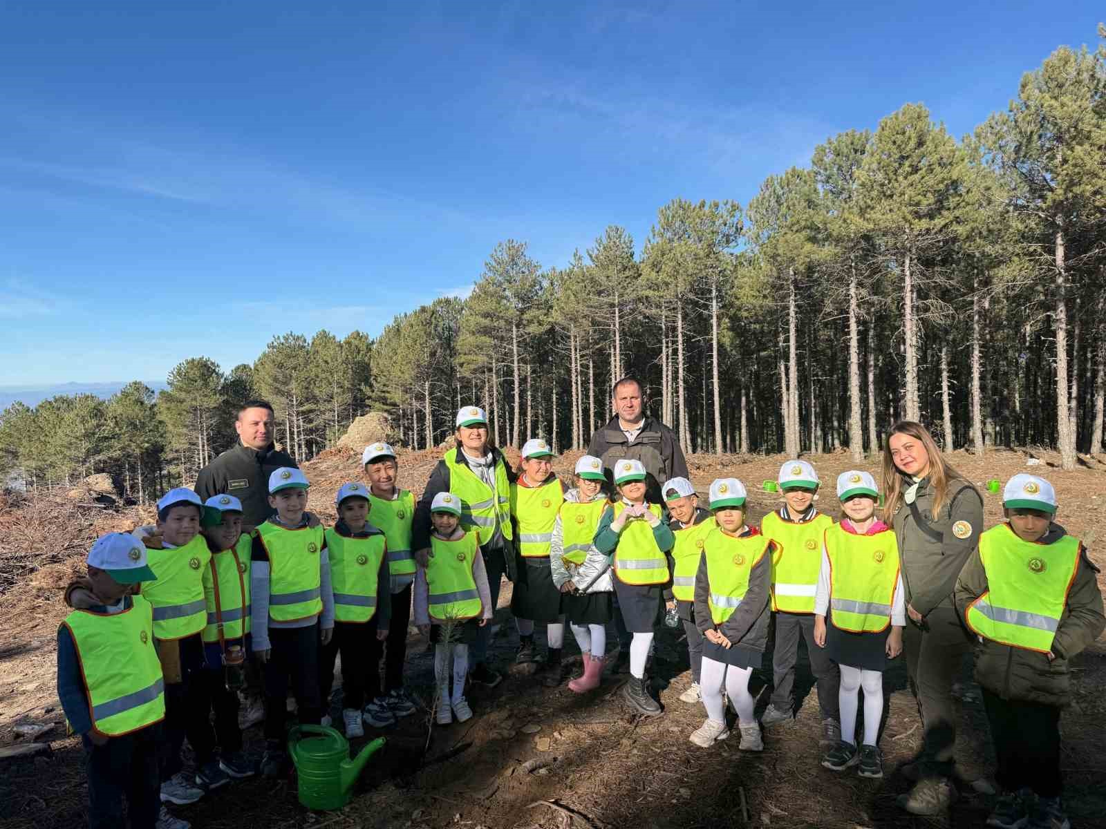 Cineli Ogrencilere Orman Faaliyetleri Anlatildi 2Cea7Efc974Cc8B9B3Fd51C6C91A1F46