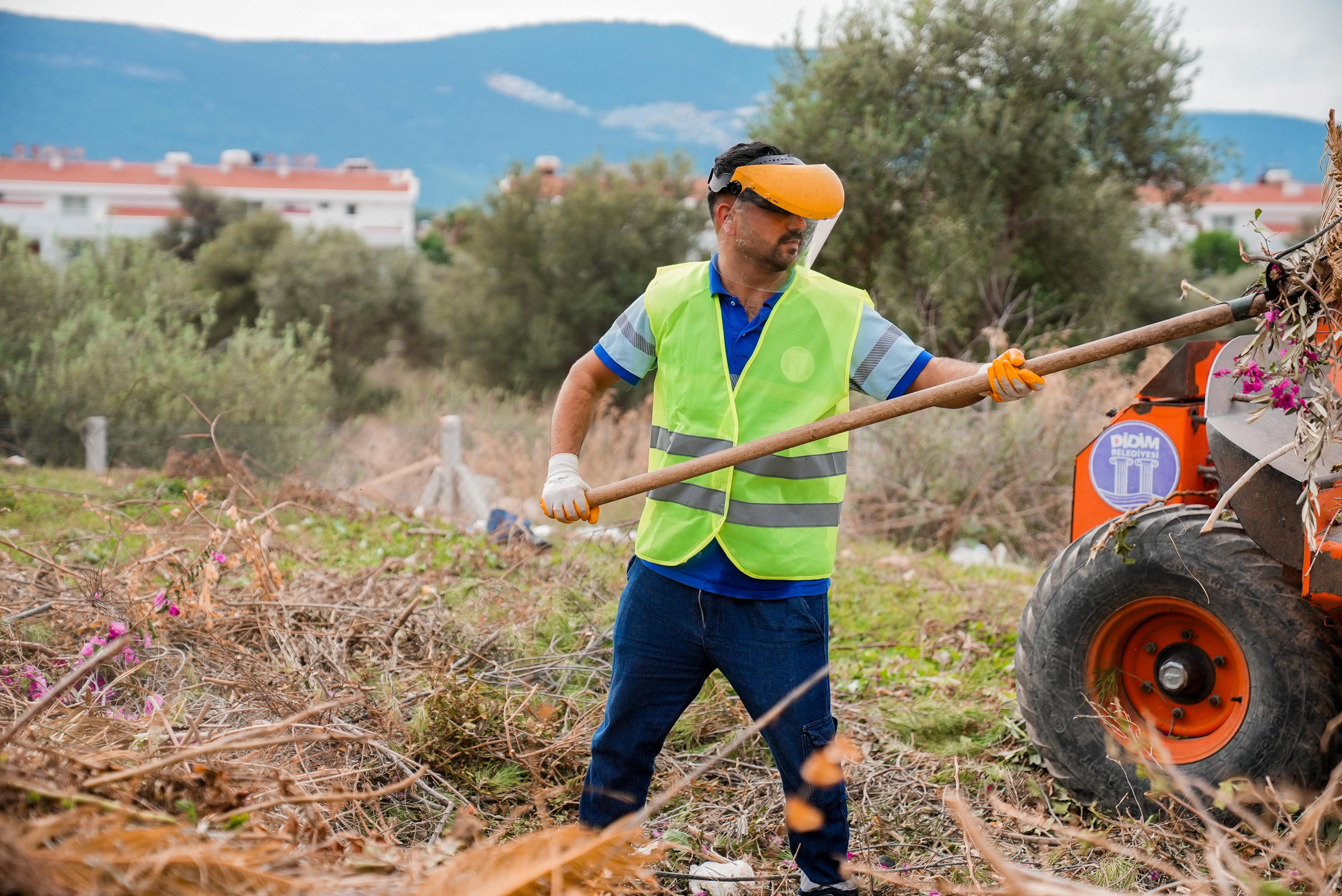 Didim Belediyesinden Akbukte Temizlik Calismasi 617660 E6B2Ae168328Fdff059Cee77B292B912