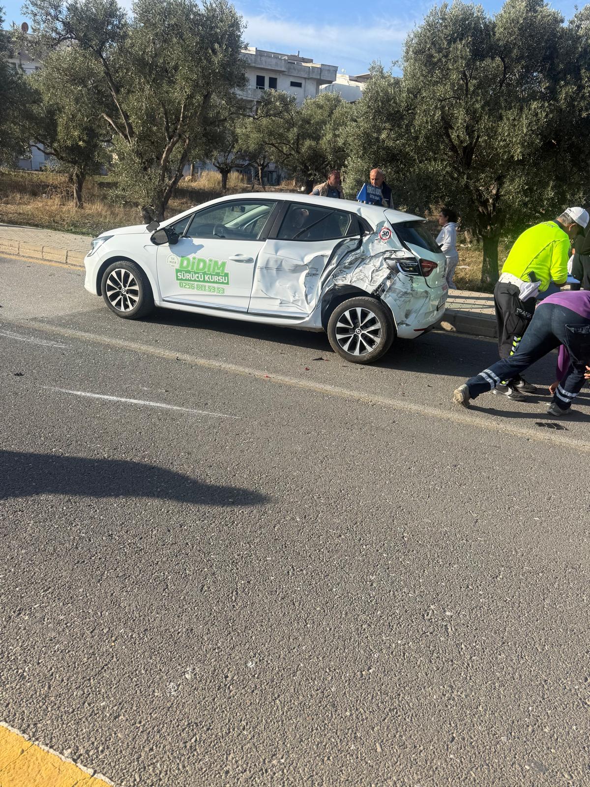 Didim Uc Aracin Karistigi Kazada Otomobil Takla Atti 611518 05Ead10C8Aaba5B46B5D43B53403728D