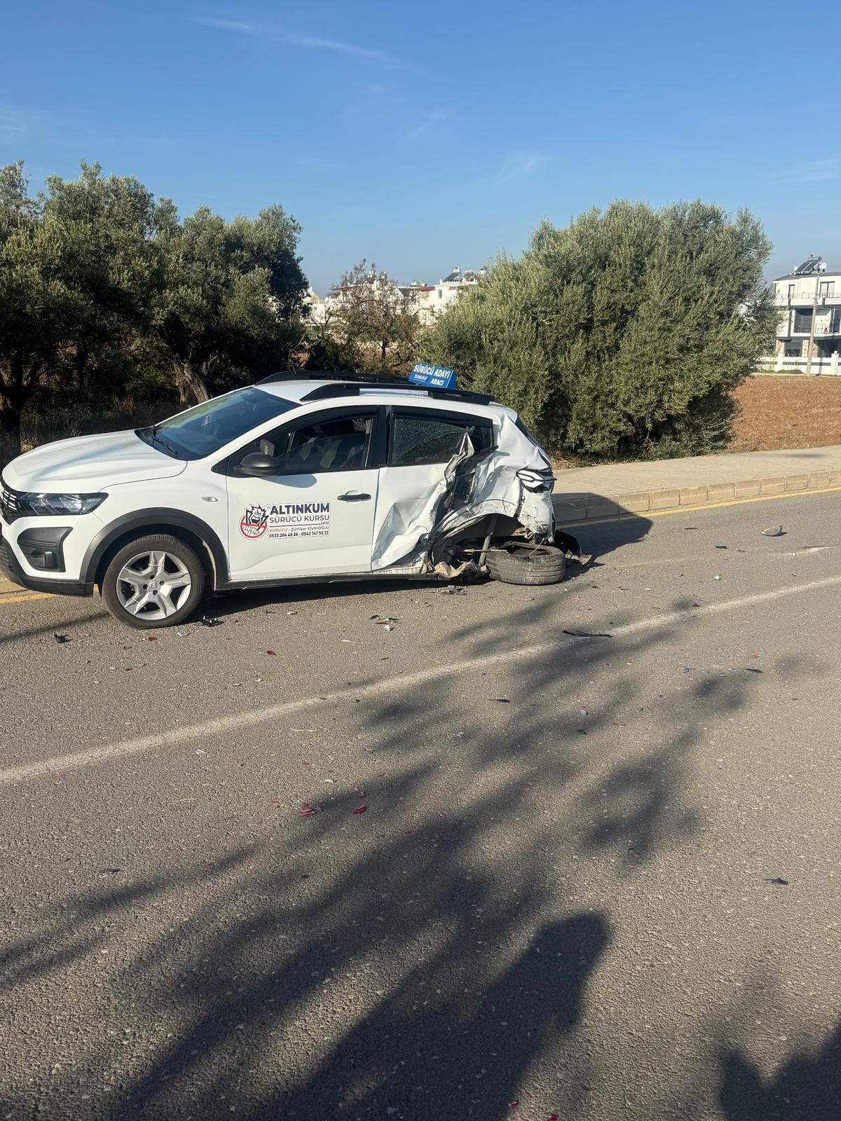 Didim Uc Aracin Karistigi Kazada Otomobil Takla Atti 611518 Ca7Ffd1572F32206F9Bc43B966114507