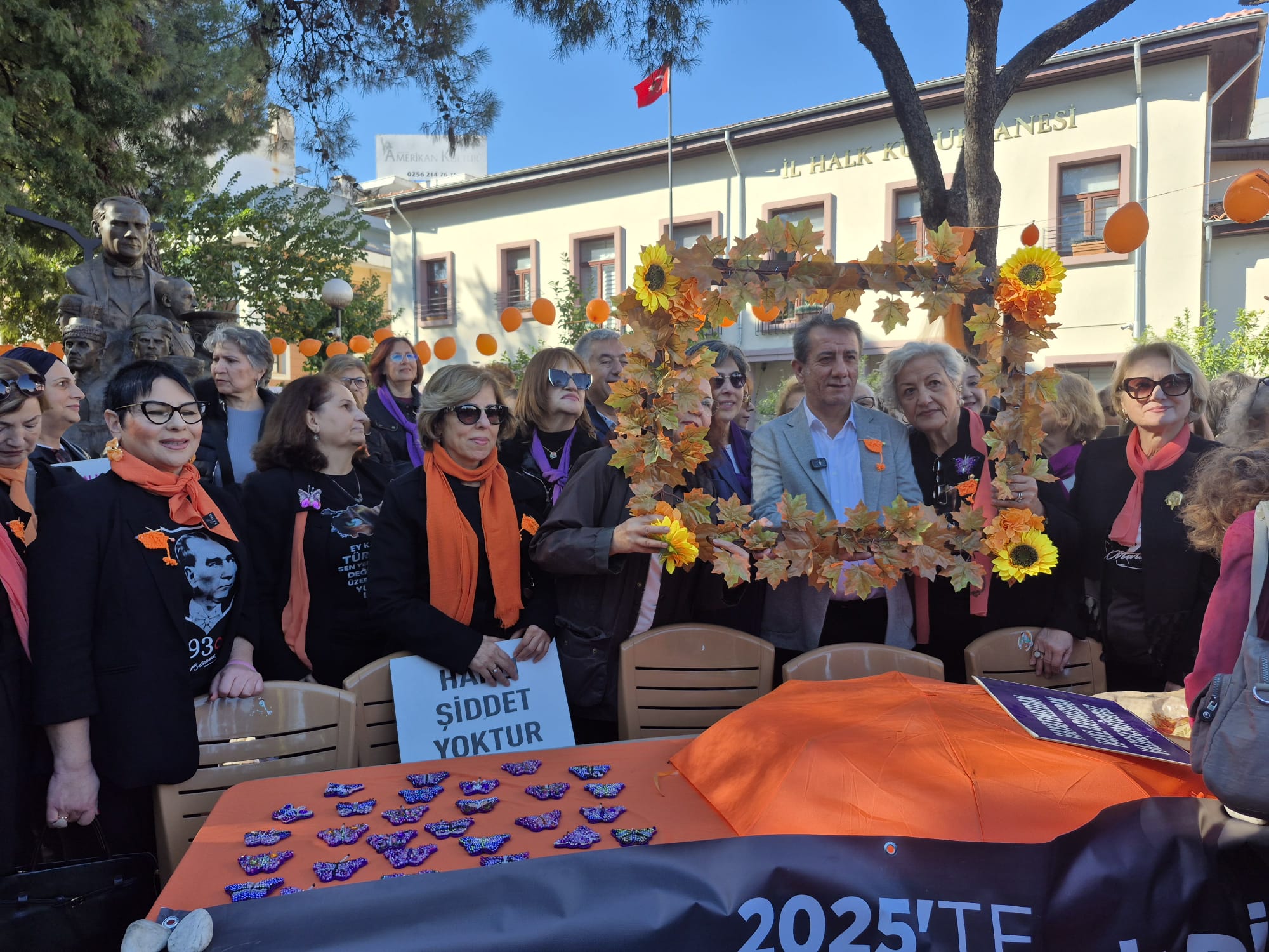 Efelerde Kadinlar Siddete Karsi Yurudu 616643 A6891E6C157987B8C622A88A8E4E8Ba2