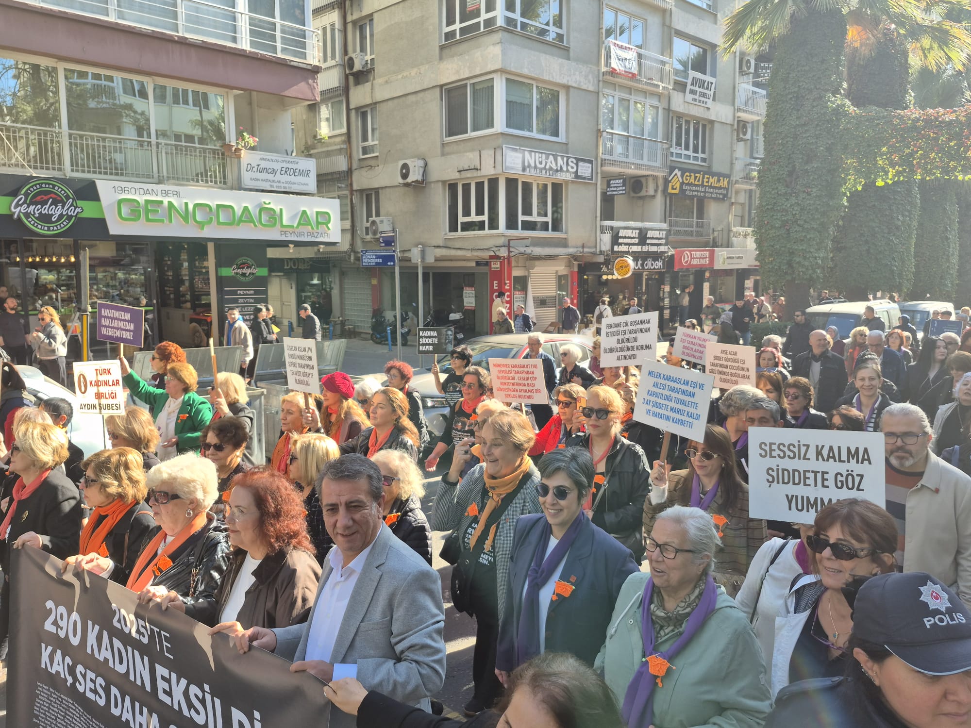 Efelerde Kadinlar Siddete Karsi Yurudu 616643 E447Cb0F3Fb76C18226Ab1452C3Df3Cd