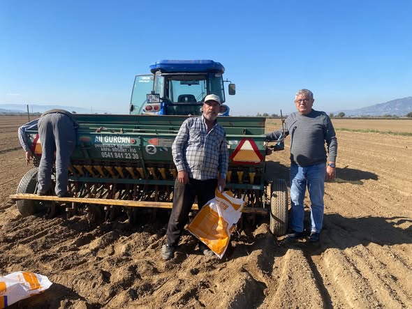 Eski Vekil Posaci Tarlaya Indi Umut Bugday Tanesinde Dedi 614790 98C8B511B3E4Edca19F0Bd6524216Afb