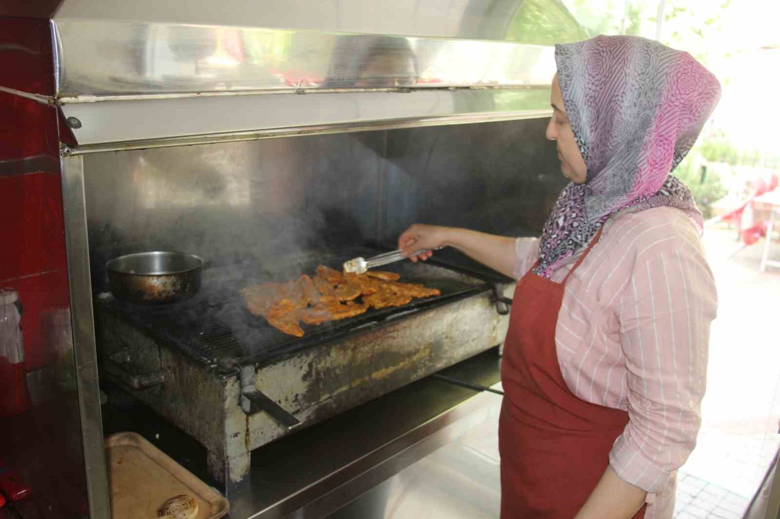 Gecmisin Izlerini Lokantasinda Yasatiyor C269E653B8D9Bd806Aef8616460B0B3C