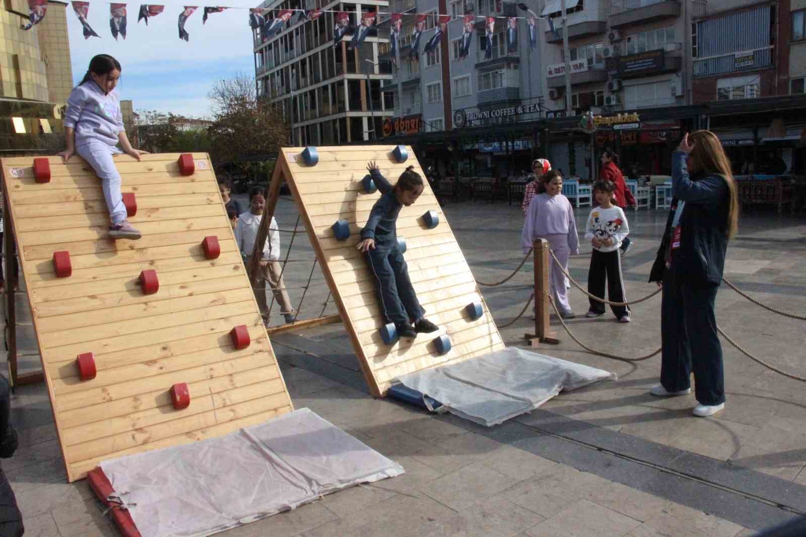 Geleneksel Oyun Tiri Aydinlilarla Bulustu 3289332C4A9E8C2C44D82E9Ed0853B50