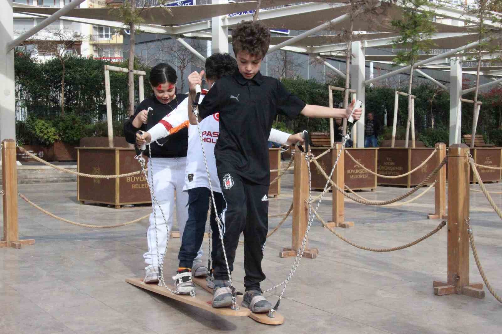 Geleneksel Oyun Tiri Aydinlilarla Bulustu D5Bb02Fad0B96A0B63015C52Fc4E2E19