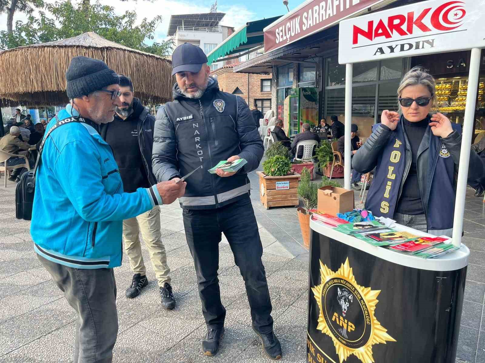 Incirliovada Polis Ekipleri Vatandaslari Uyusturucuya Karsi Bilgilendirdi 39E0B22817D51C7D74F0Ea888F748174