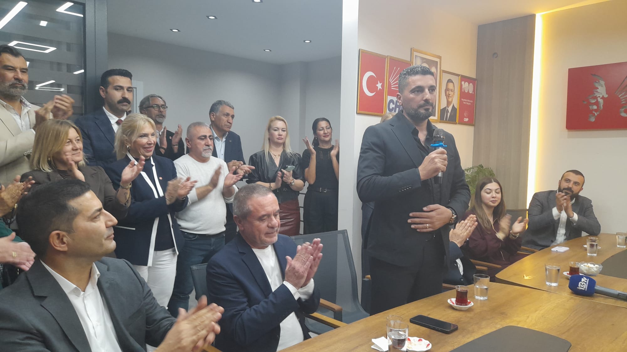 Iyi Partiden Istifa Eden Yasar Baba Ocaginda Rozetini Takti 615501 97477381E7D82A49F5A6933B96896307