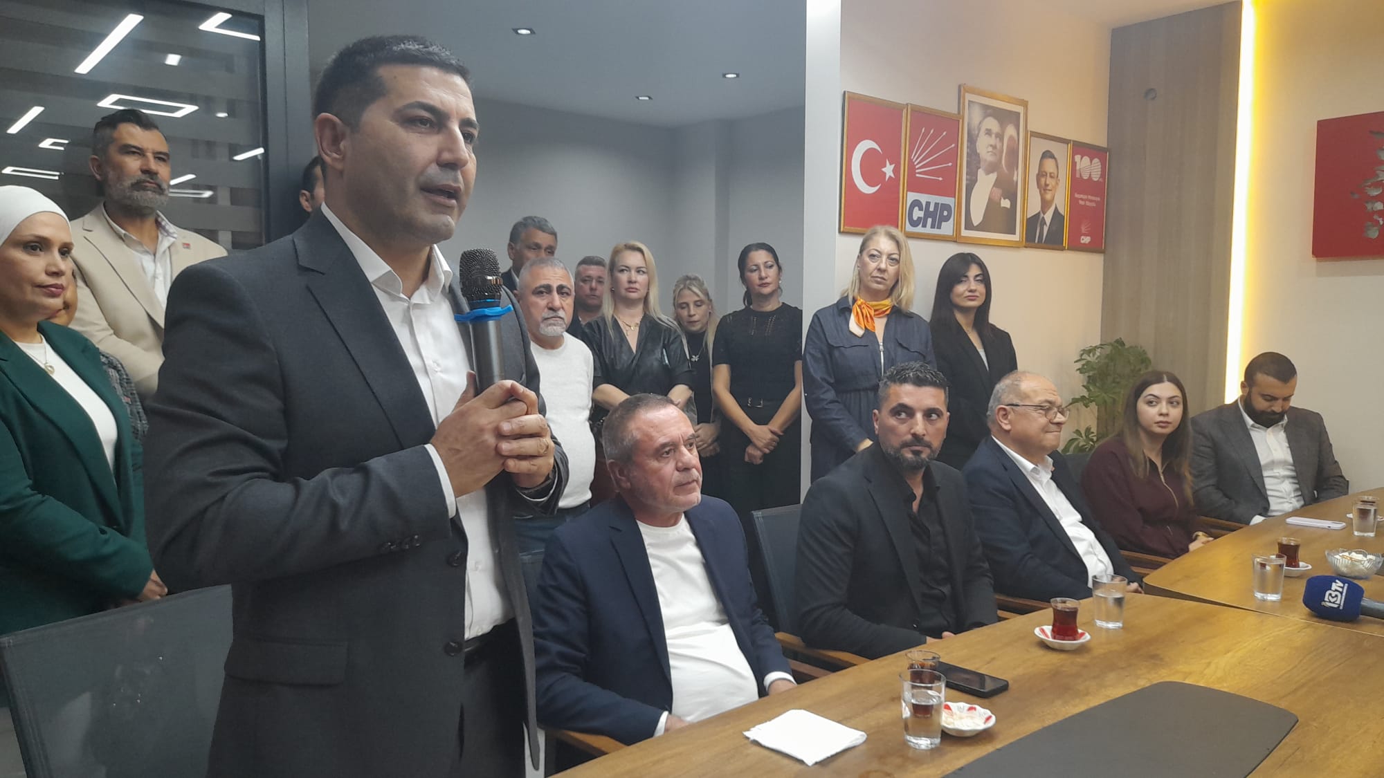 Iyi Partiden Istifa Eden Yasar Baba Ocaginda Rozetini Takti 615501 9A7B233803529326405Fca2A532Cdfef