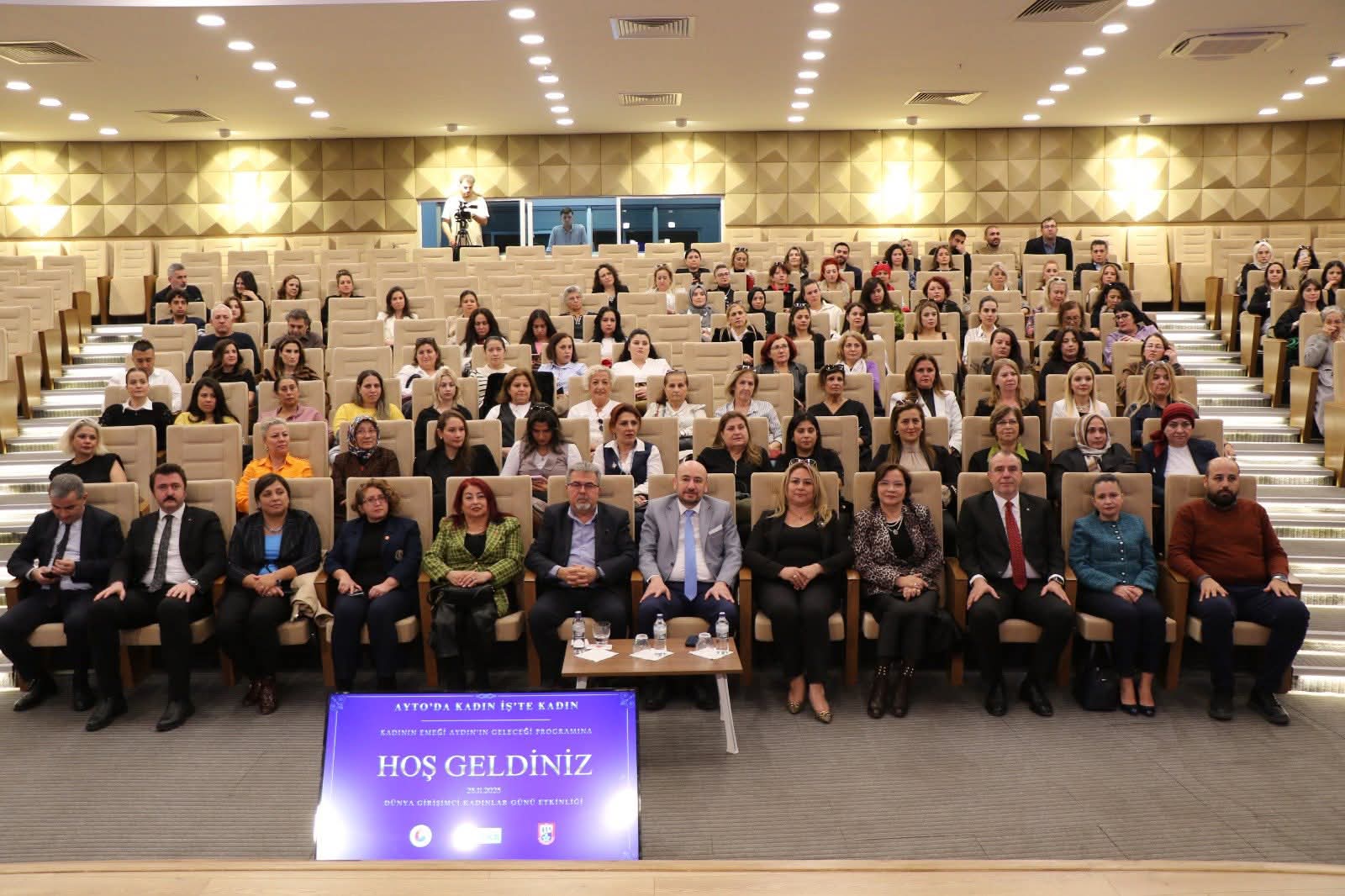 Kadinin Emegiyle Aydina Cifte Imza 617657 D59E7A8Ce316E34Cb482Cc4719B26Ba2