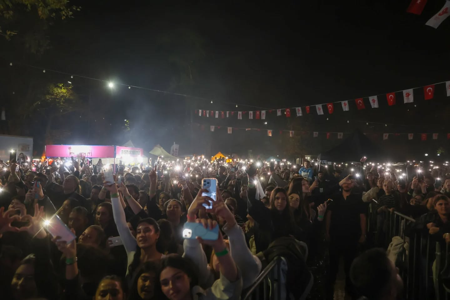 Kahve Tutkunlari Efelerde Bulusu (4)