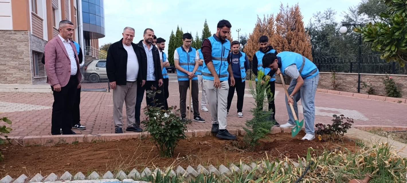 Karacasu Belediyesi Yurt Bahcesini Yesillendirdi 612395 32Ab77F3B934865Afbf7A8B6F671Bb77