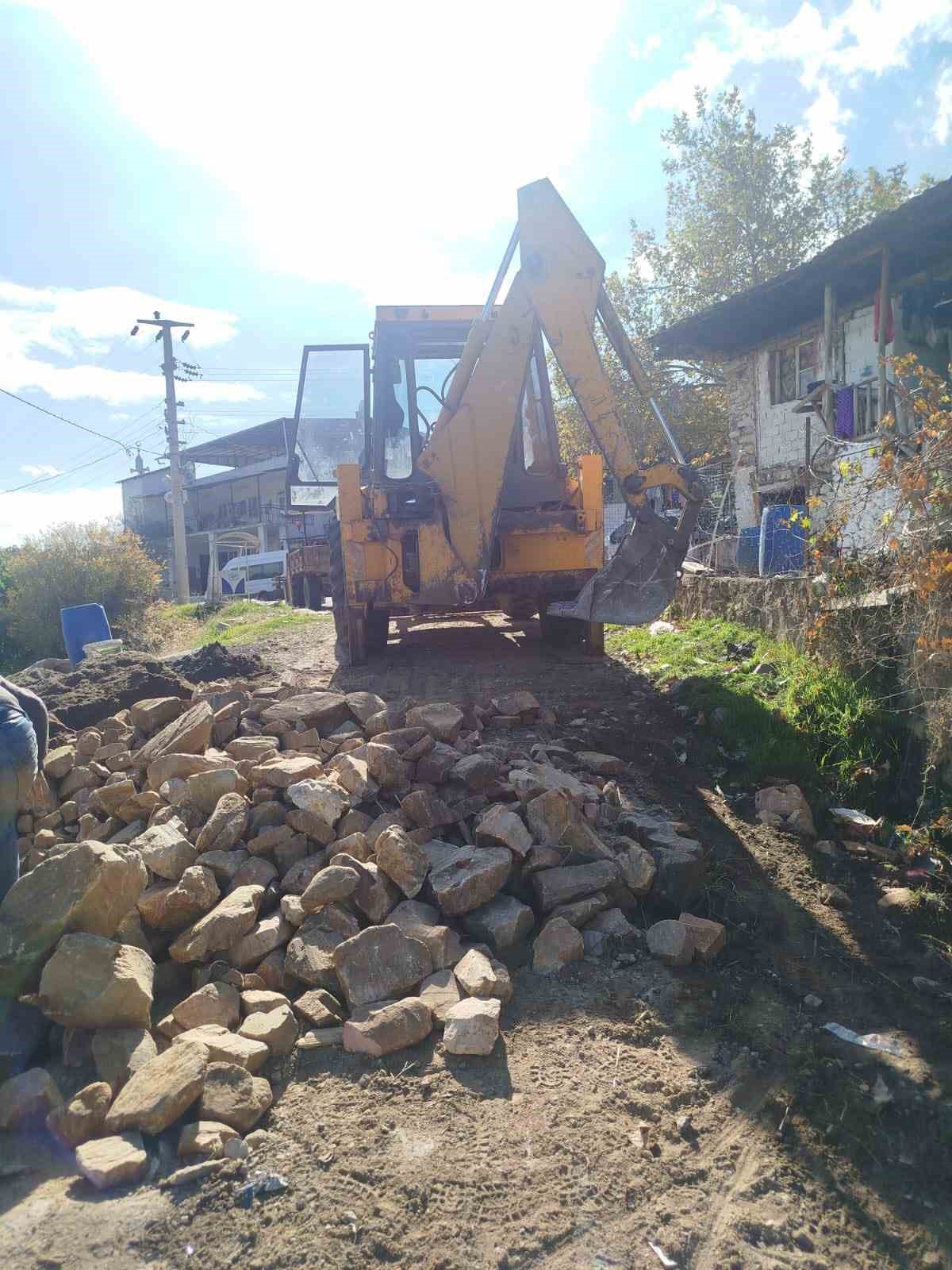 Karacasuda Belediyenin Calismalari Suruyor 2Fc112B1700A4F8Bd3D35D27F160C0Ec