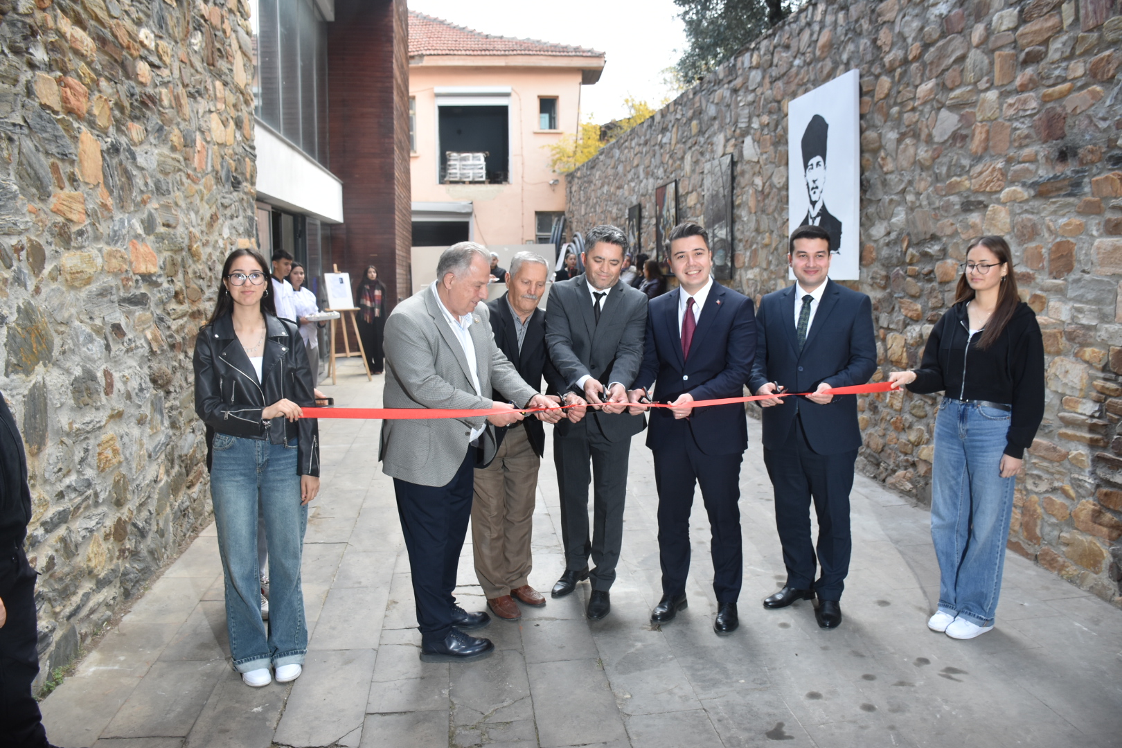 Karacasuda Ferdi Ogretmen Ikinci Resim Sergisini Acti 616477 263F709C627C23Dbb582E2608E63C4Dc