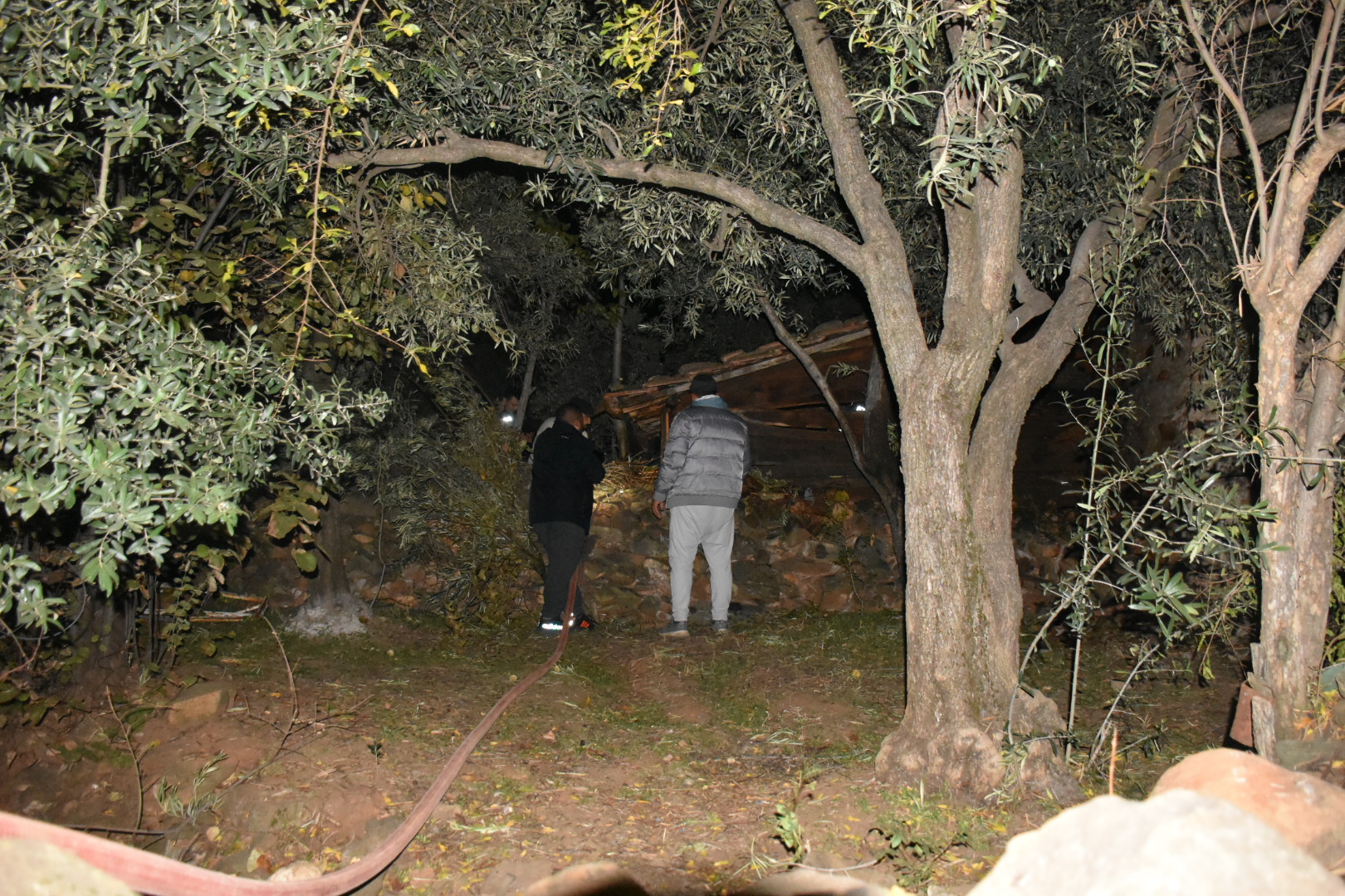 Karacasuda Korku Dolu Anlar Mahalleli Sokaga Dokuldu 617372 3991E794E9D655Fd63236E71Bcafa1B8