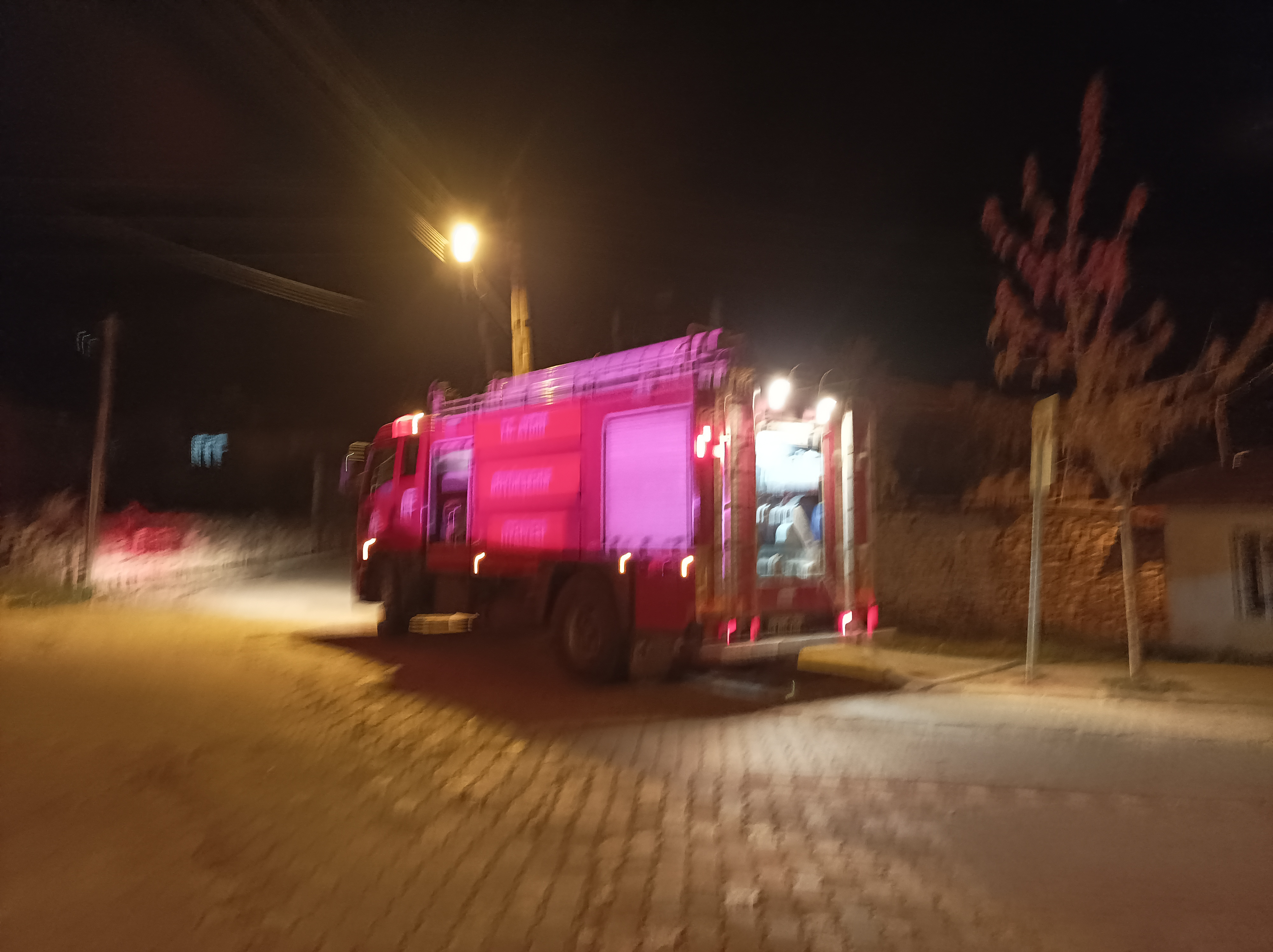 Karacasuda Korku Dolu Anlar Mahalleli Sokaga Dokuldu 617372 7C3E42E6D2Bb0911Cdc2C838Ba011Ea7