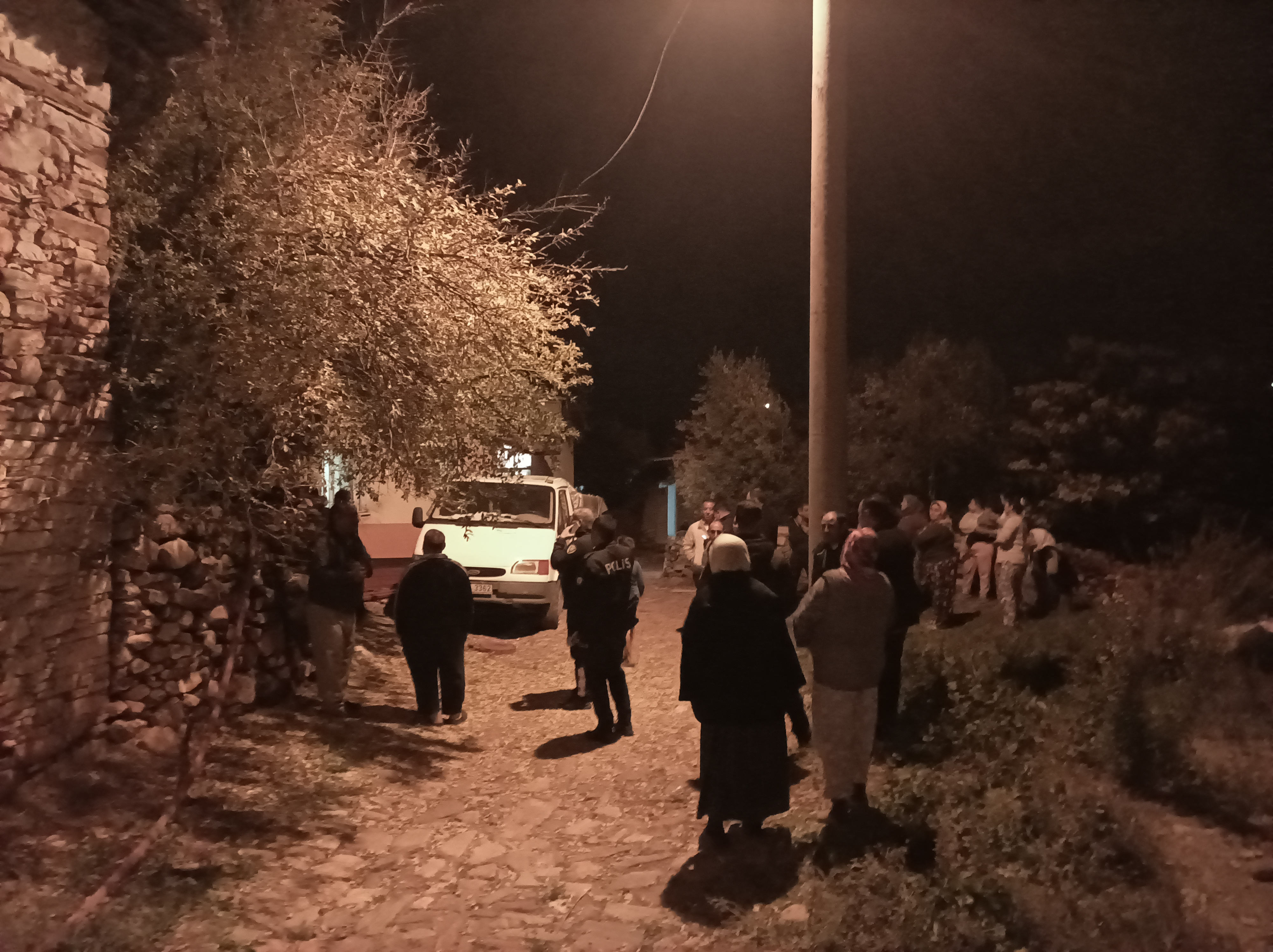 Karacasuda Korku Dolu Anlar Mahalleli Sokaga Dokuldu 617372 882301Cb6D74831Ed3De17E30B73Cdfe