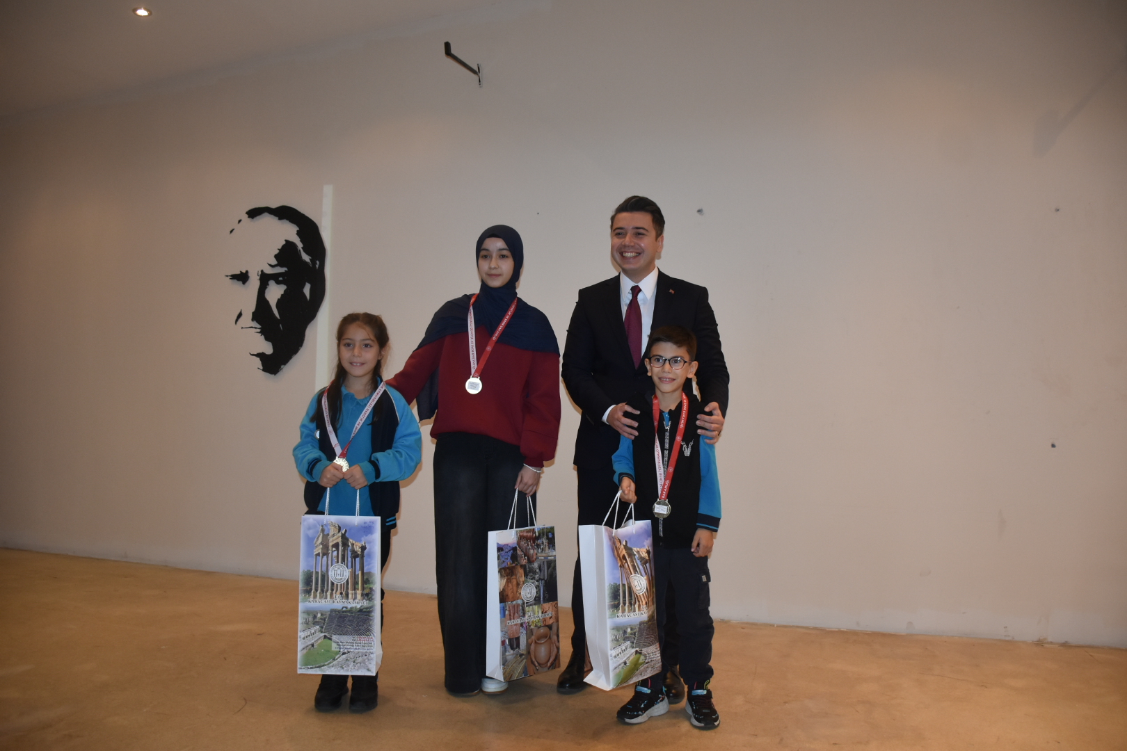 Karacasuda Ogretmenler Gunu Kutlandi Ogretmenler Korosu Sevilen Turkuleri Seslendirdi 616383 99D132951F5B9468Bc5Df3F0D17Ad83B