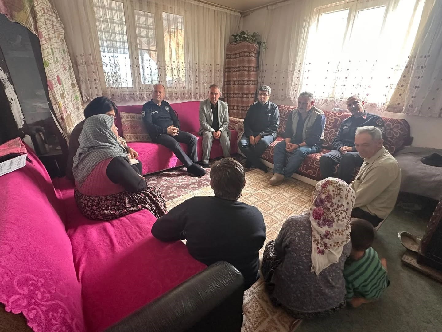 Kaymakam Karatas Aliogullari Mahallesinde Vatandaslarla Bulustu 92367C7959651C78Ca13978B626C243D