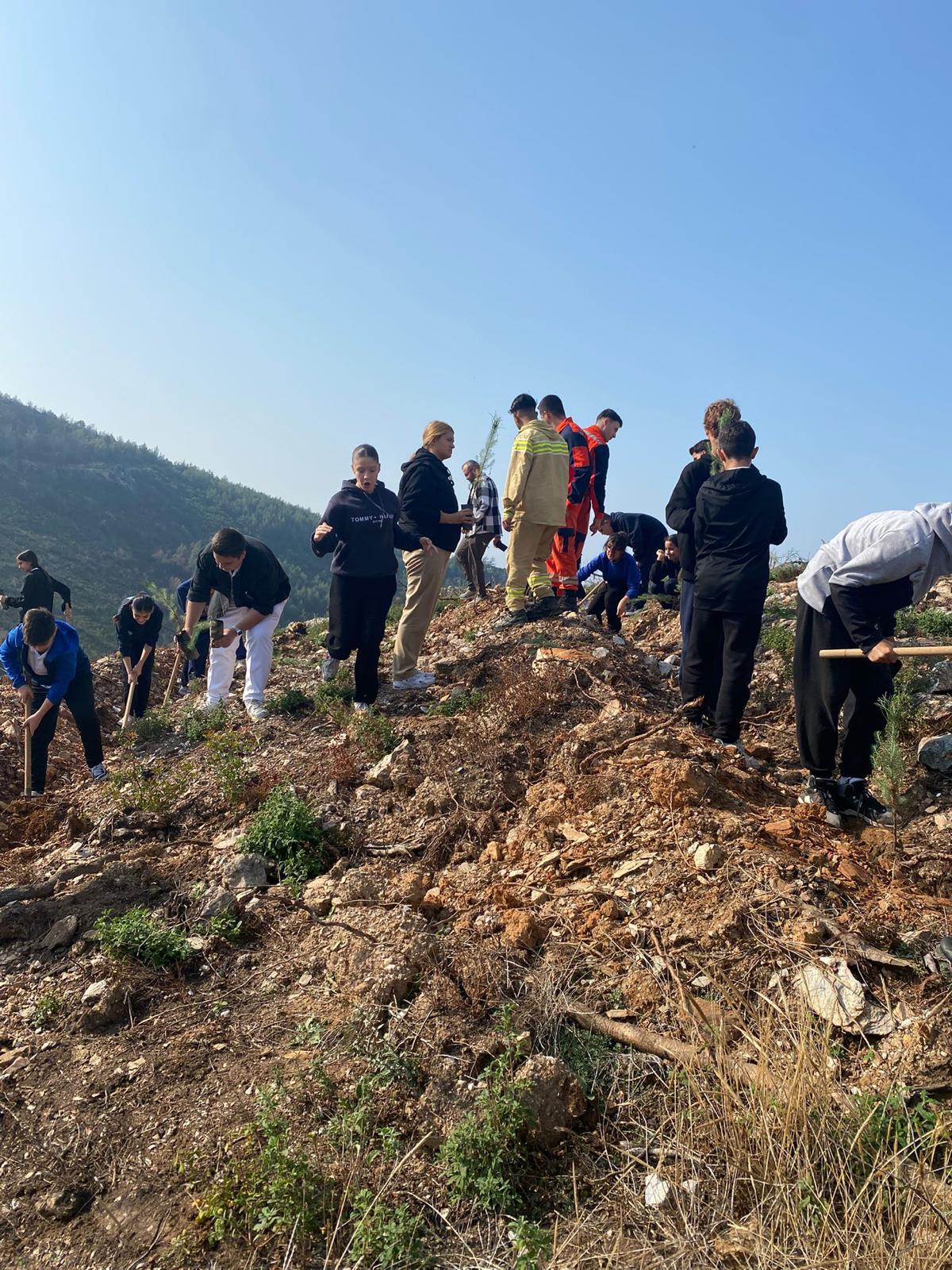 Kusadali Ogrenciler Ektikleri Fidanlarla Gelecege Nefes Oldu 612681 7Bc092286349187Ee76C49E9E141Ff07