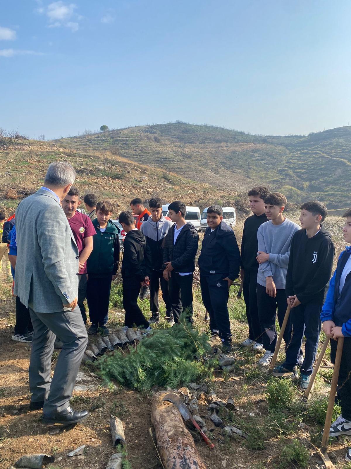 Kusadali Ogrenciler Ektikleri Fidanlarla Gelecege Nefes Oldu 612681 Ae8Ac896B2E984099C2549Dcf96Abd55