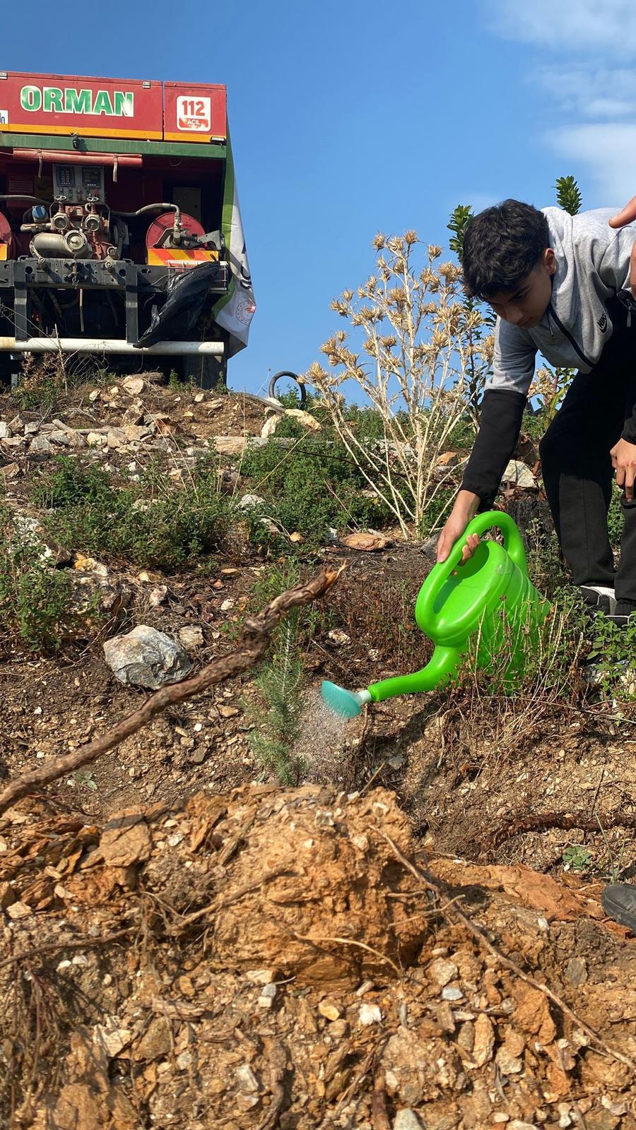 Kusadali Ogrenciler Ektikleri Fidanlarla Gelecege Nefes Oldu 612681 C5Aaedec621331159B910Eca172Eaa5C