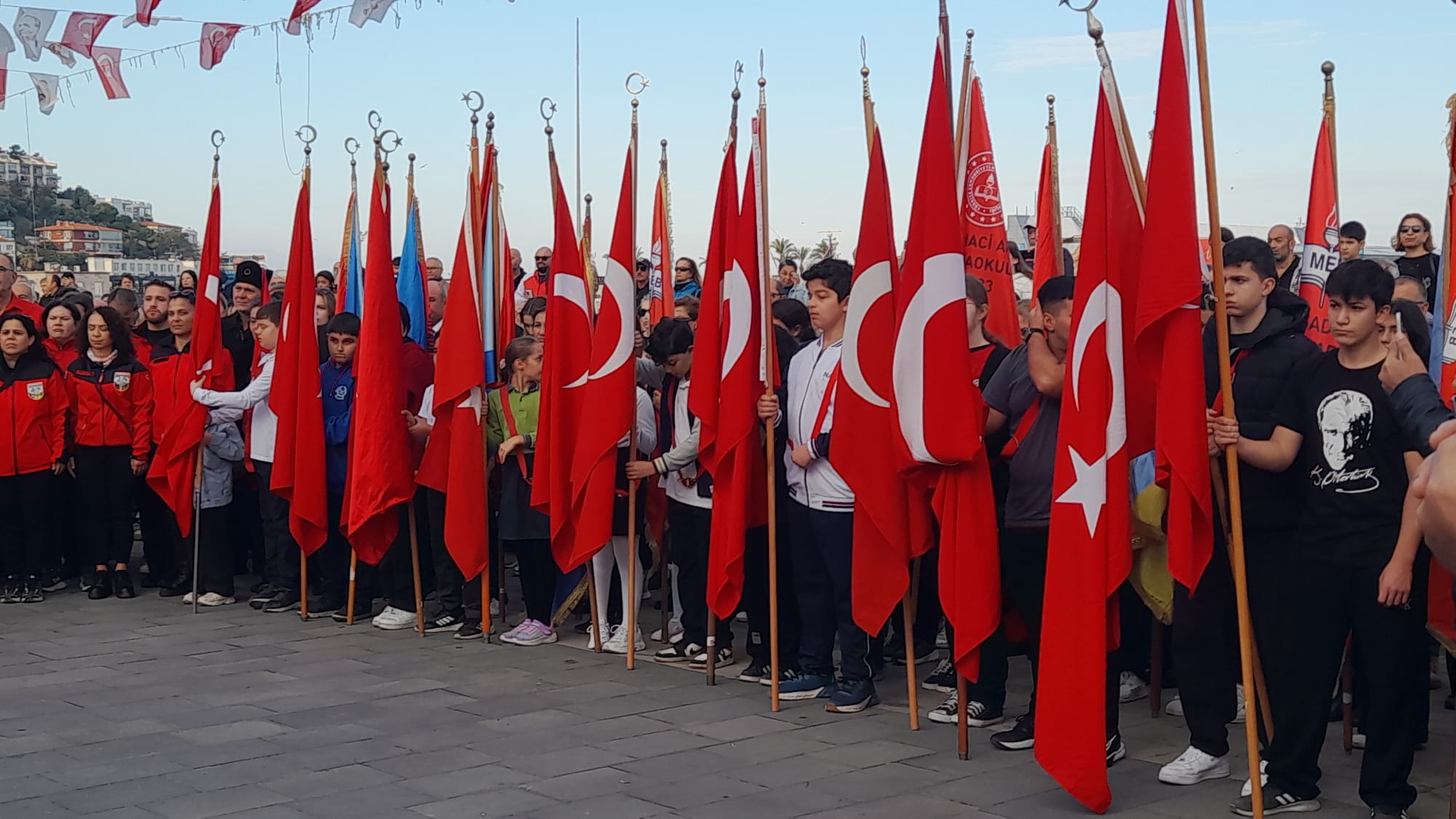 Kusadasi Atasini Saygi Ve Ozlemle Andi 612908 132C89Cd2F17A7F8642C221D99Bbbdcf