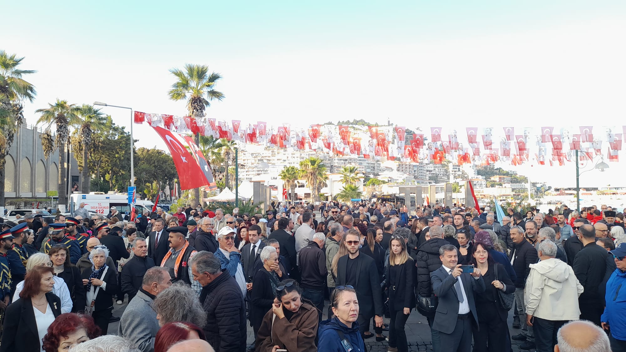 Kusadasi Atasini Saygi Ve Ozlemle Andi 612908 C29A3203C3B02D93Eb9Ebf6B037B5902