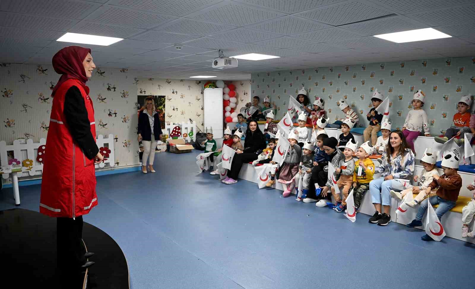 Kusadasi Belediyesi Cocuk Gelisim Merkezinde Miniklere Kizilay Anlatildi 91B7F7D63Cbab616D1311480B4D90648