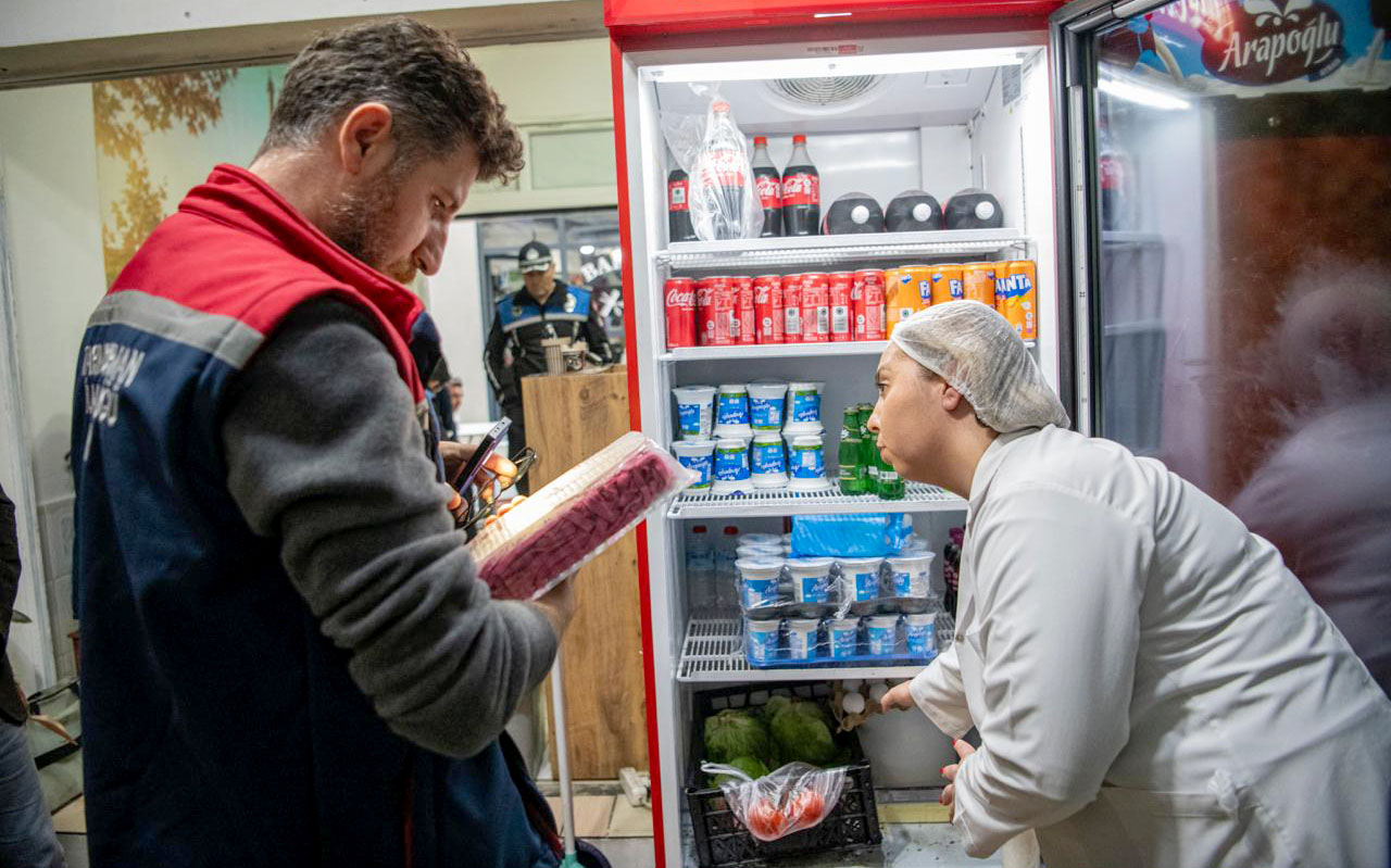 Kusadasi Belediyesi Halk Sagligi Ile Oynayanlari Affetmiyor 614660 Df32Edb80850F22Ae7548B0D984A787B