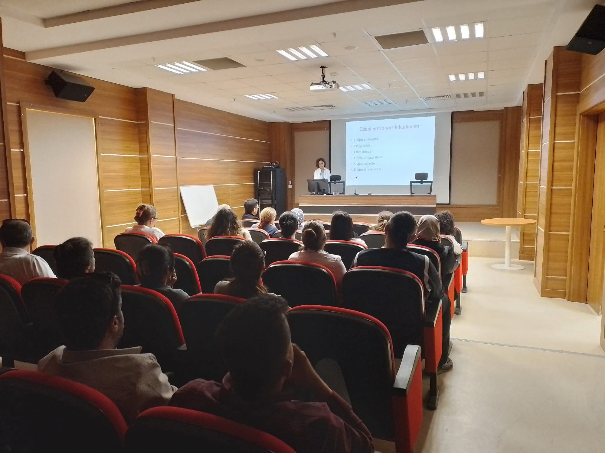 Kusadasi Devlet Hastanesinde Antimikrobiyal Tehlikesine Dikkat Cekildi 616972 Ca2A50C66Dbbe8Dfc8Dd4C340Fe2Ee67