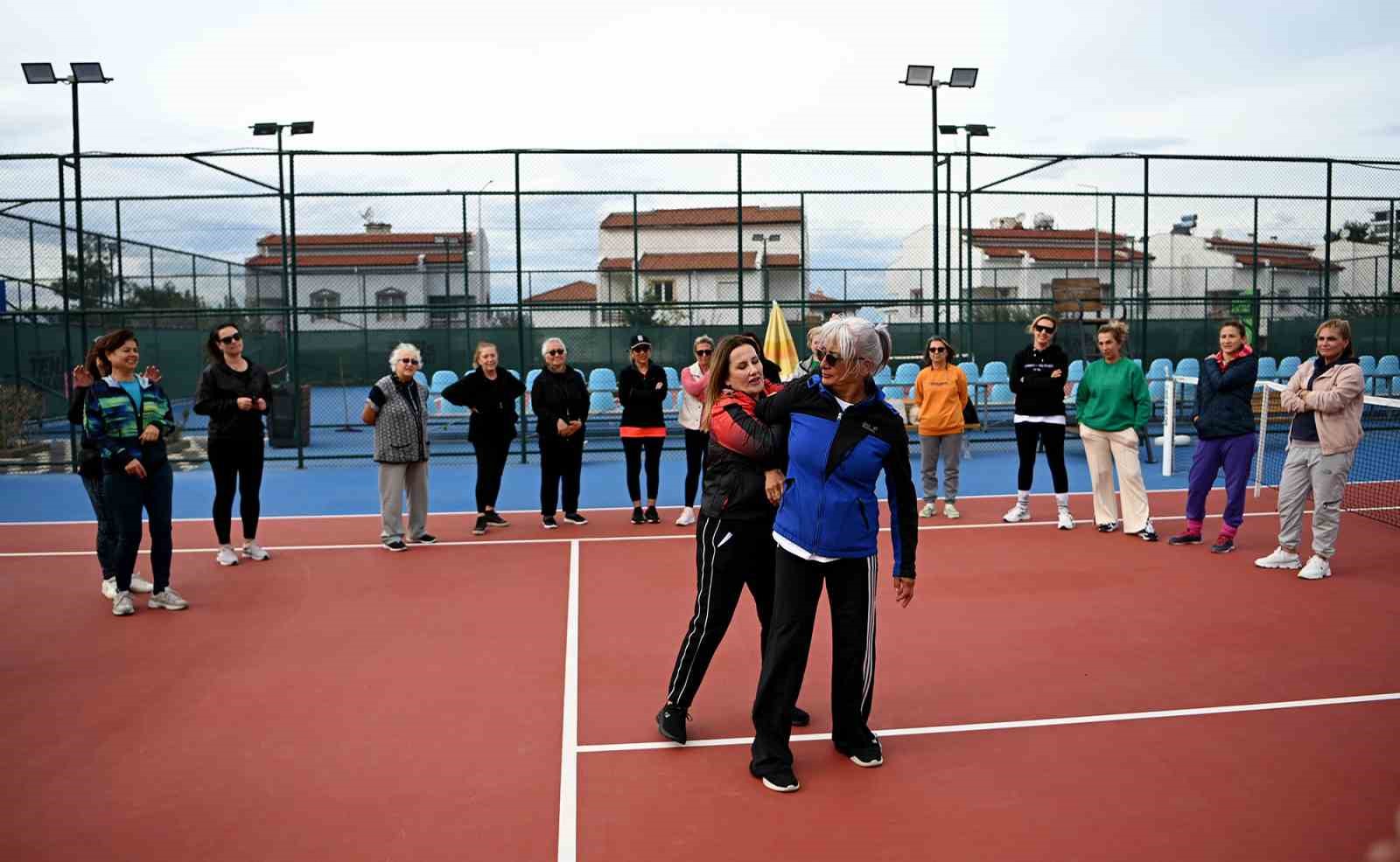 Kusadasinda Kadinlara Yakin Savunma Teknikleri Egitimi Verildi 3D88D29Dc643A14C728F8590D55B6212