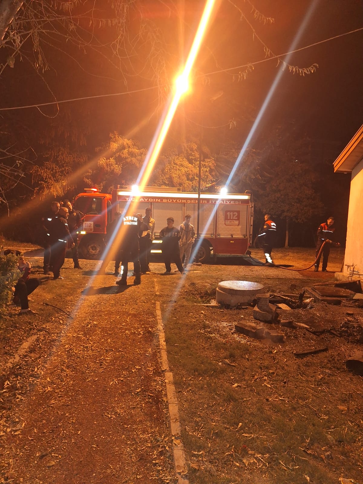 Kusadasinda Muhtarliga Sicrayan Yangin Panige Yol Acti 614452 9Dad133F302C3E80A826494969D38Da6