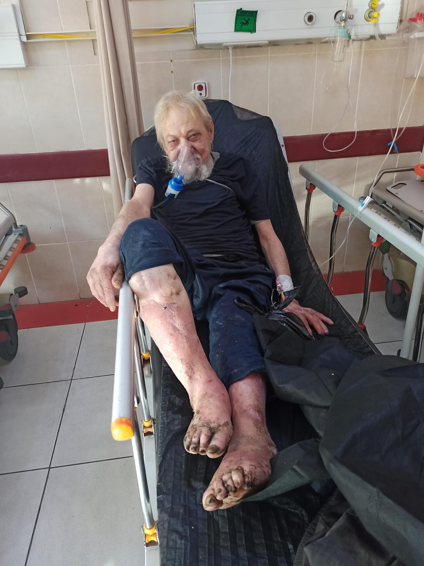 Muhtar Uysaldan Yardim Eli Yasli Adam Olumden Dondu 611701 13D1D0C5526F5Bff657552B2B4Ced9F7