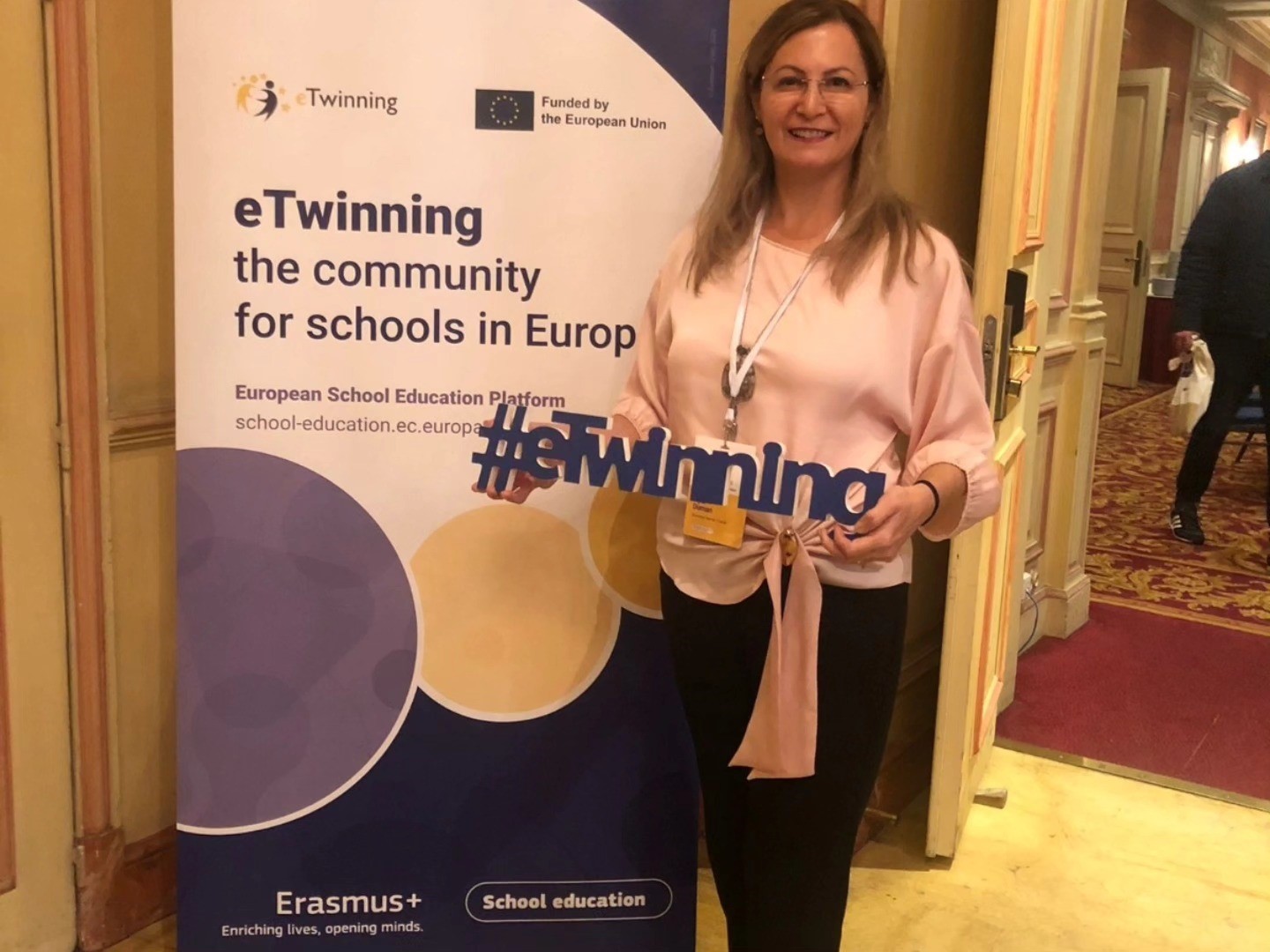 Nazilli Lisesi Ogretmeni Avrupada Turkiyeyi Temsil Etti 3E9F5D17Fe1D4317F71A0Bb7Be7Eeac0