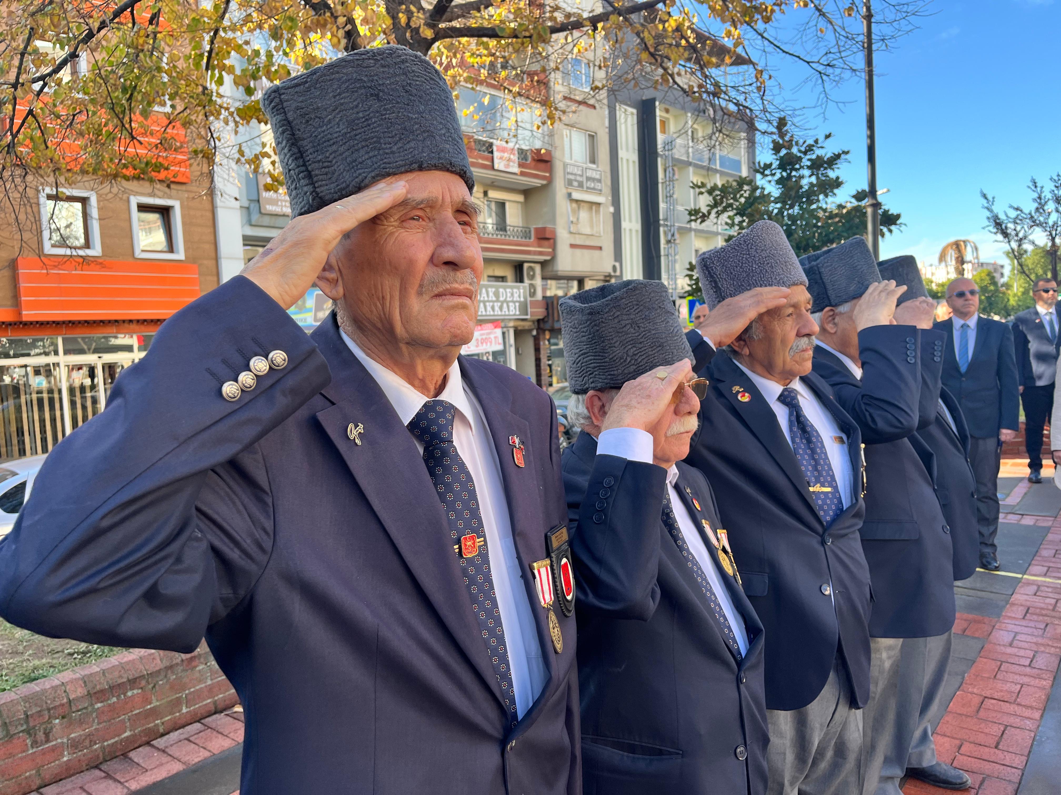 Nazillide 24 Kasim Coskusu Ogretmenler Gunu Kutlandi 616309 504768613B8De2D7615D2F5704869484