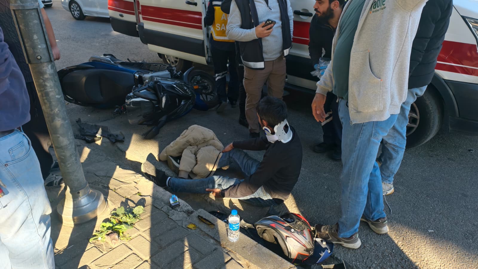 Nazillide Beseylul Kavsaginda Zincirleme Kaza Iki Yarali 614430 E3F938A386A4C3C7B539B62102Ceef6F