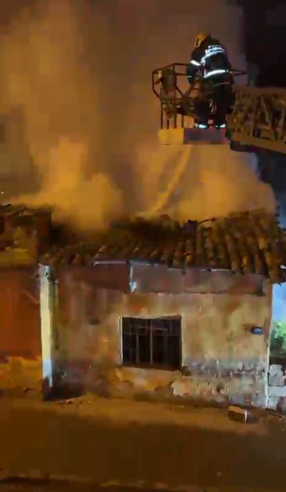 Nazillide Endiselendiren Metruk Bina Yangini 616131 D39A882De51353C812B8787B2Ee70Afe