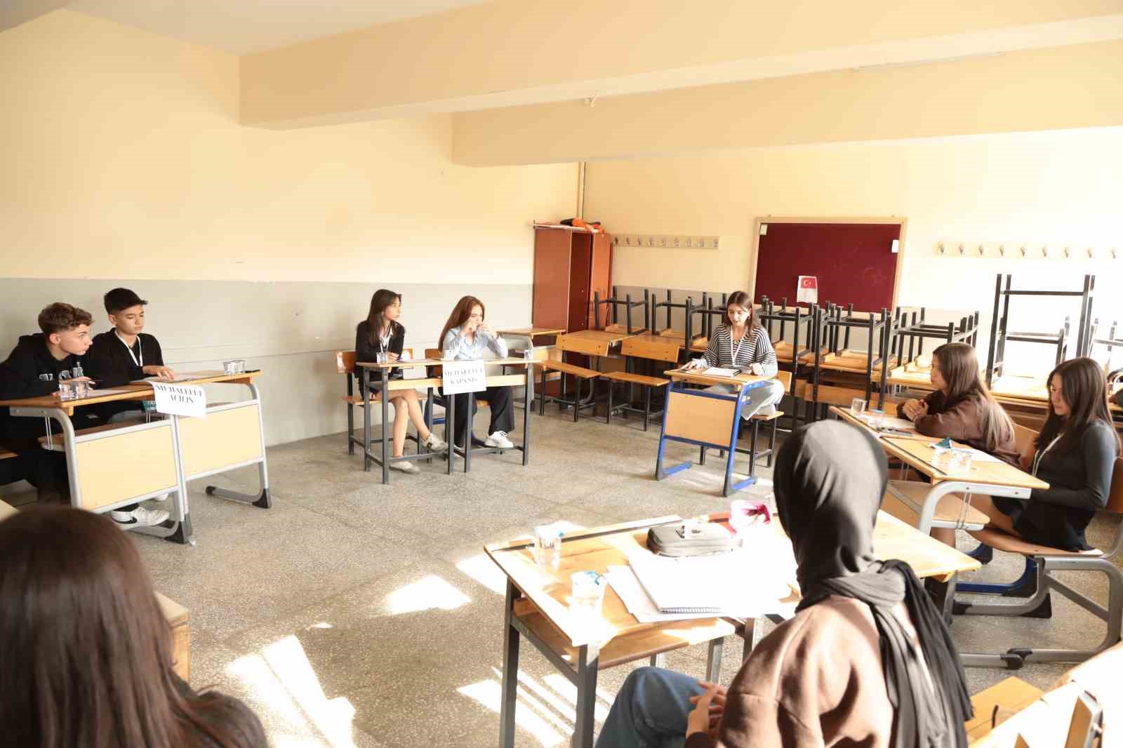 Nazillide Munazara Turnuvasina Yogun Ilgi 53Ed55D7431418B3E24091Ea49B77Dcb