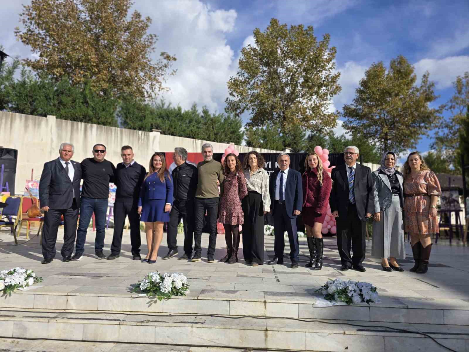 Nazillide Ogretmenlerden Zeybekli Kutlama 91Bcc637A3D9Eed5Fe699153Aa699D05