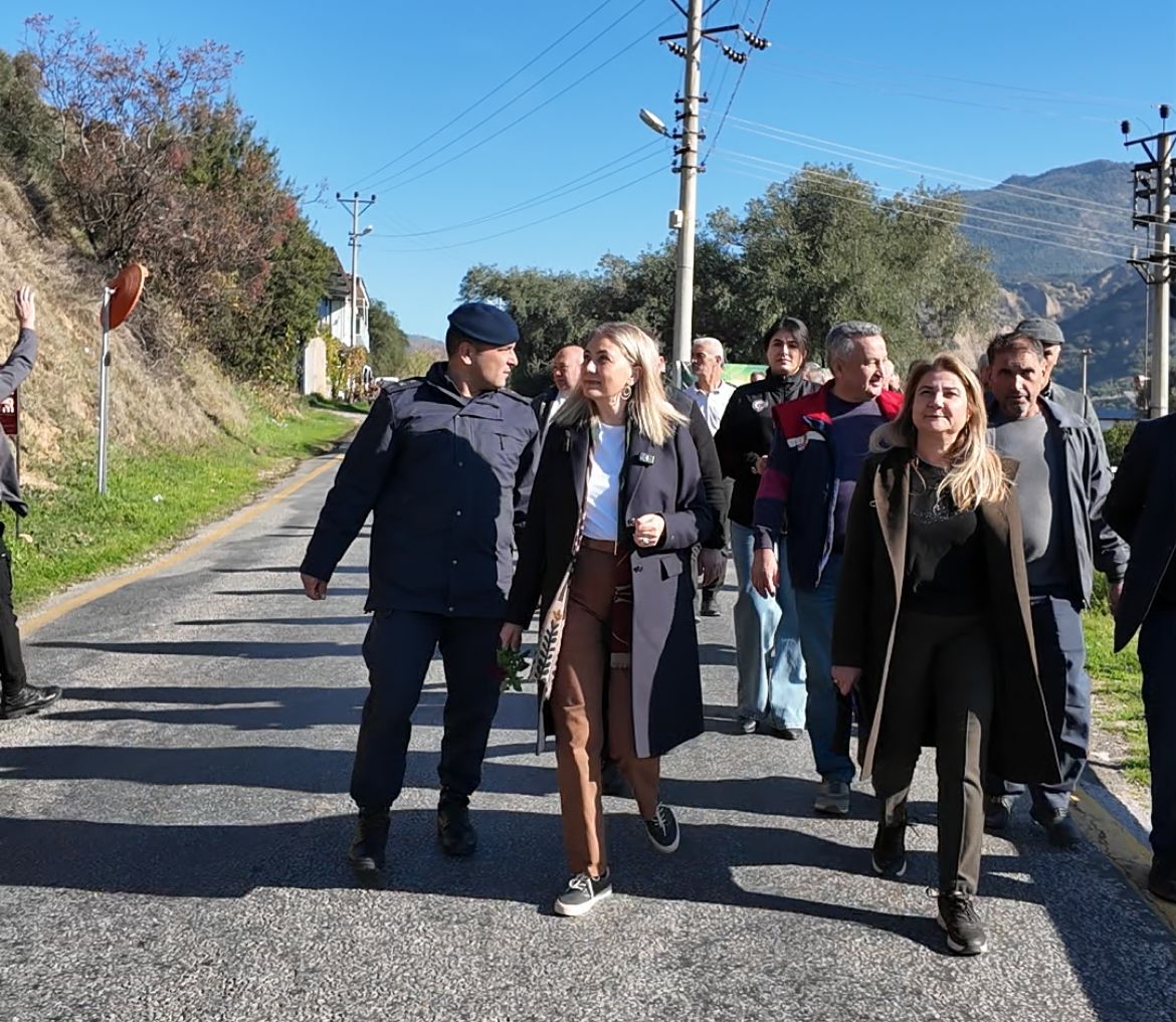 Nazillililer Kaymakam Kani Cok Sevdi 615903 D6Ed9Cffaecf36E4744D0625951C4A17