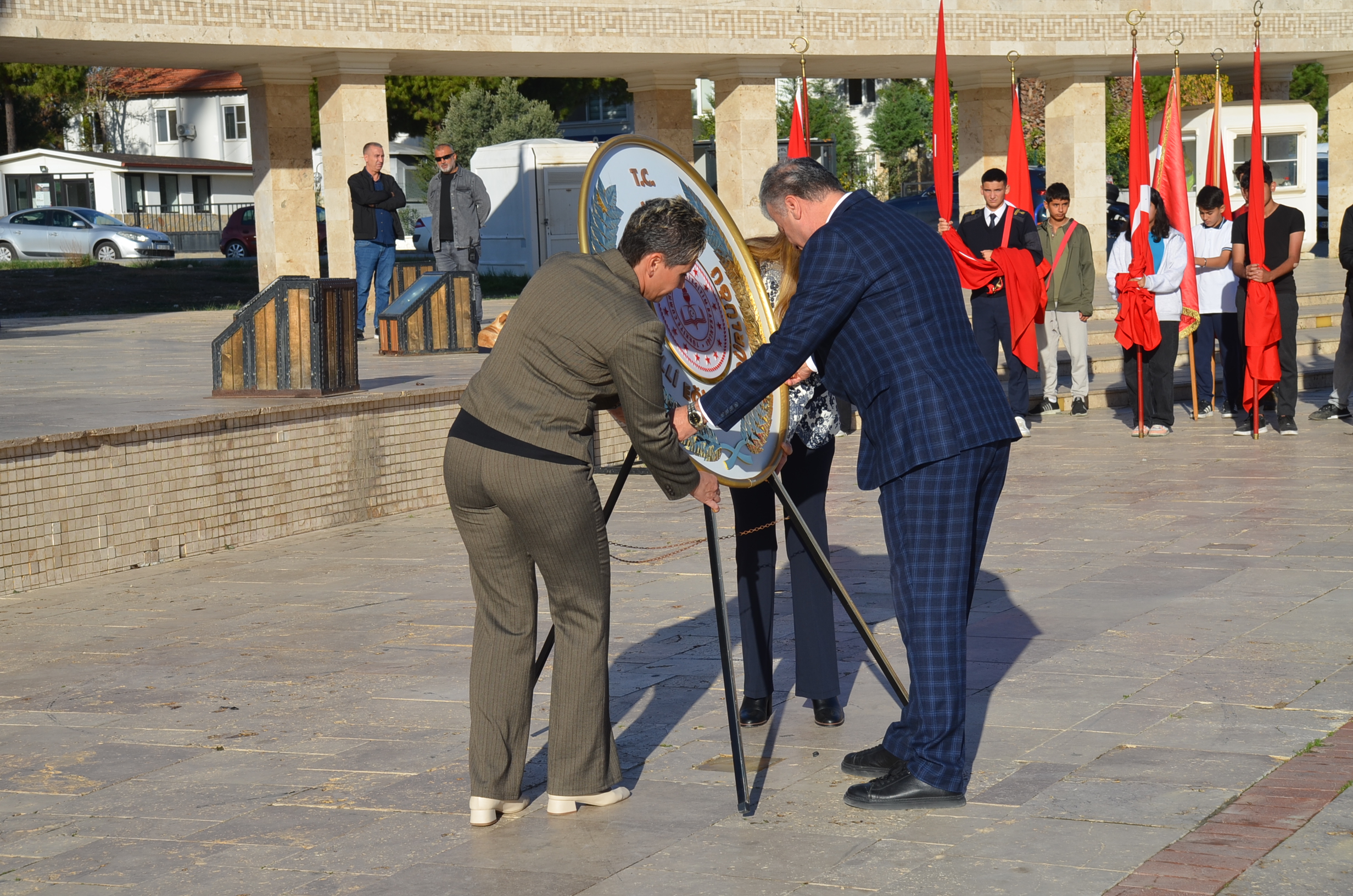 Ogretmenler Gununde Didimde Celenk Koyma Toreni Duzenlendi 616289 997Af58F773251E360E51632A1033B6C