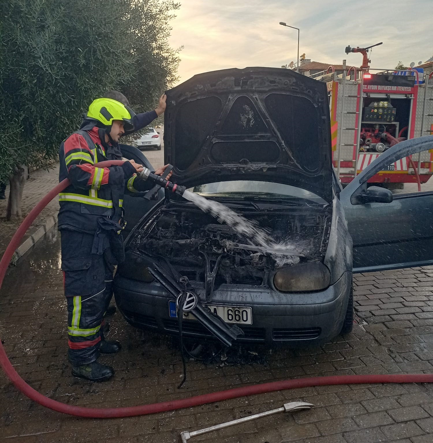 Otomobil Seyir Halindeyken Alev Aldi 8027B8915Da01F2E873Cda94Cbc56E6E