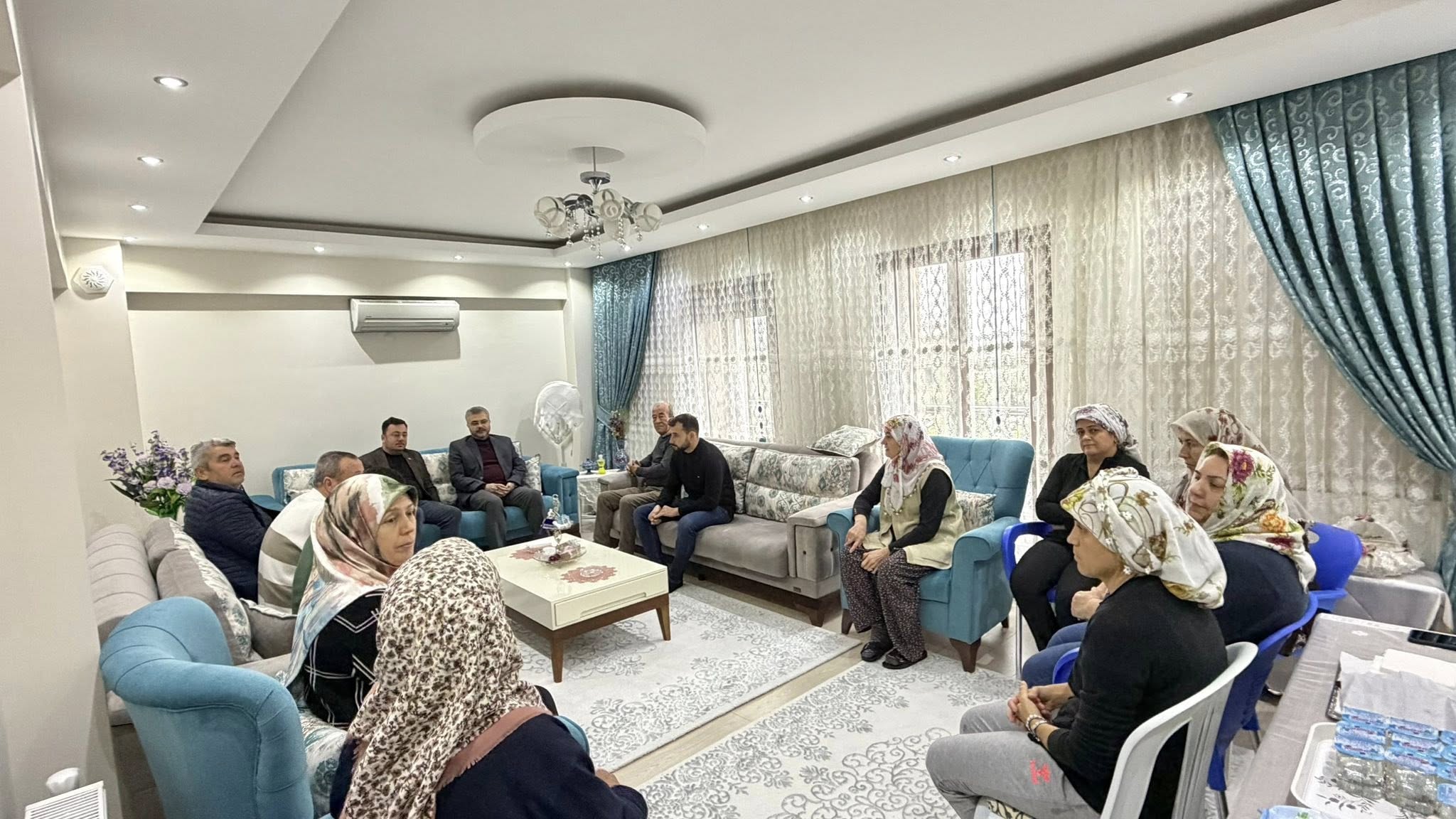 Ozmenden Baskan Yapiciogluna Taziye Ziyareti 617798 Eeb4D1Fb5944Cbbb9F94D8A07F303Ae3