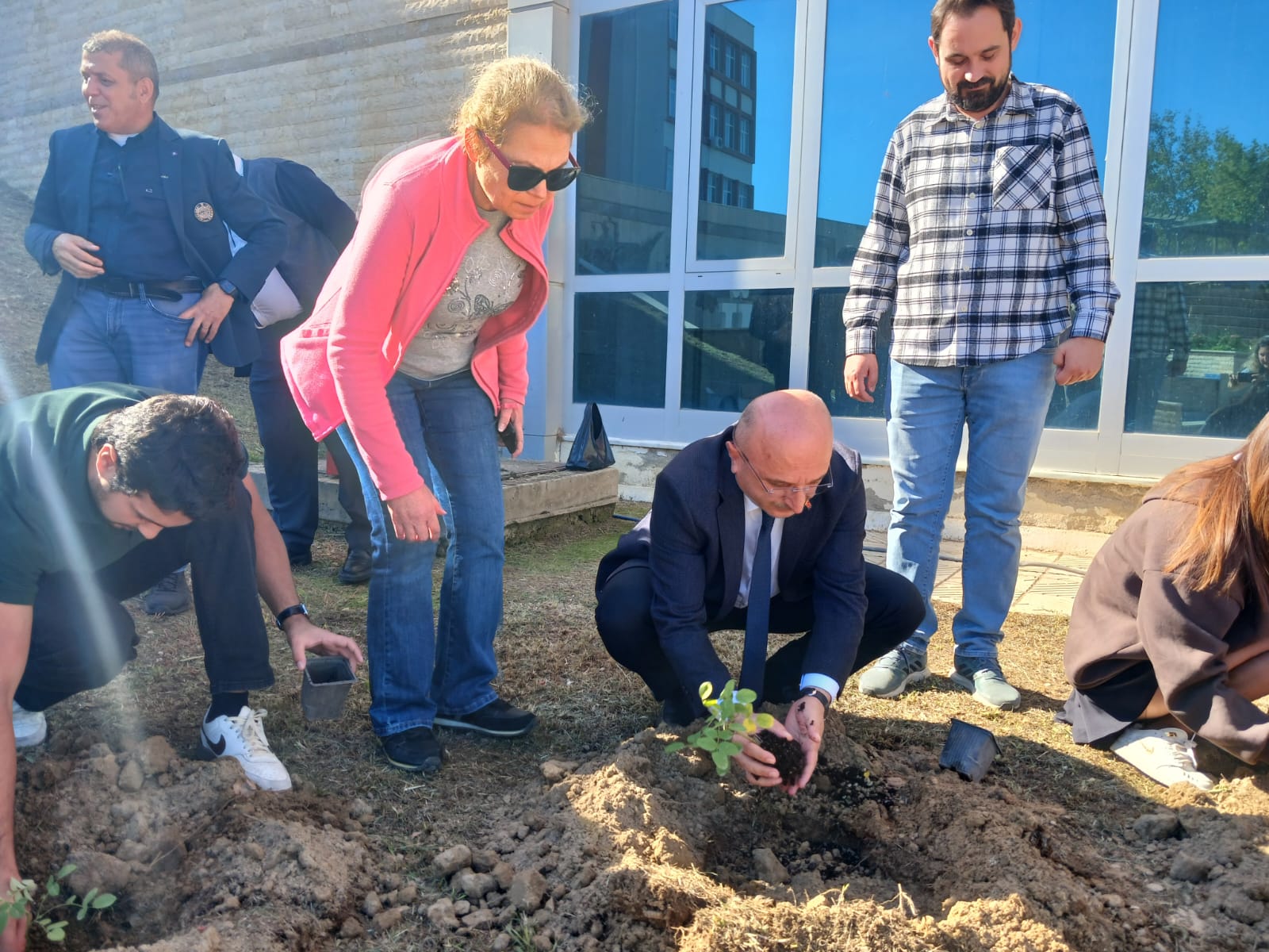 Silanin Hatirasi Fakulte Bahcesinde Yasayacak 612474 Bbda9Fdb4388A42E839Fbd4A5Ce5Af01