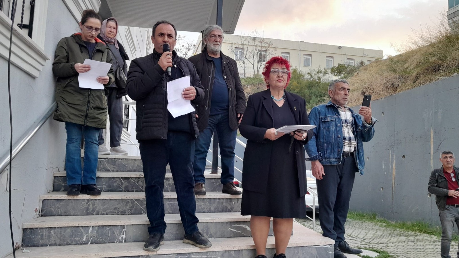 Suriyede Alevilere Yonelik Soykirima Kusadasindan Tepki Yagdi 617713 E2Bfe9Fd4903Fbe20Fd837F7F50E1844